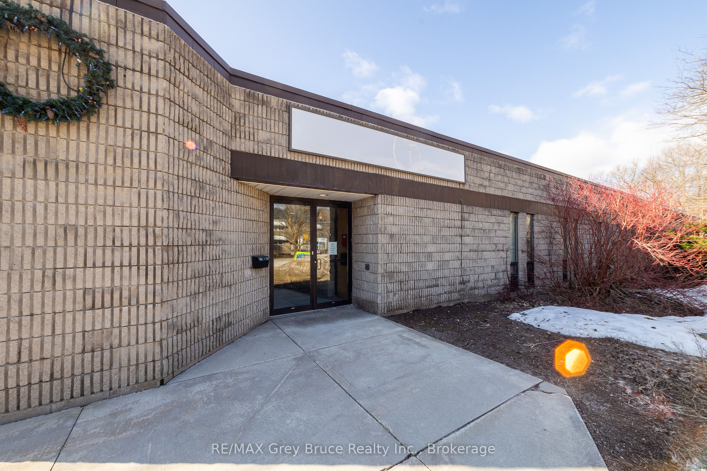 625 6th Street East Street Property Photo 3