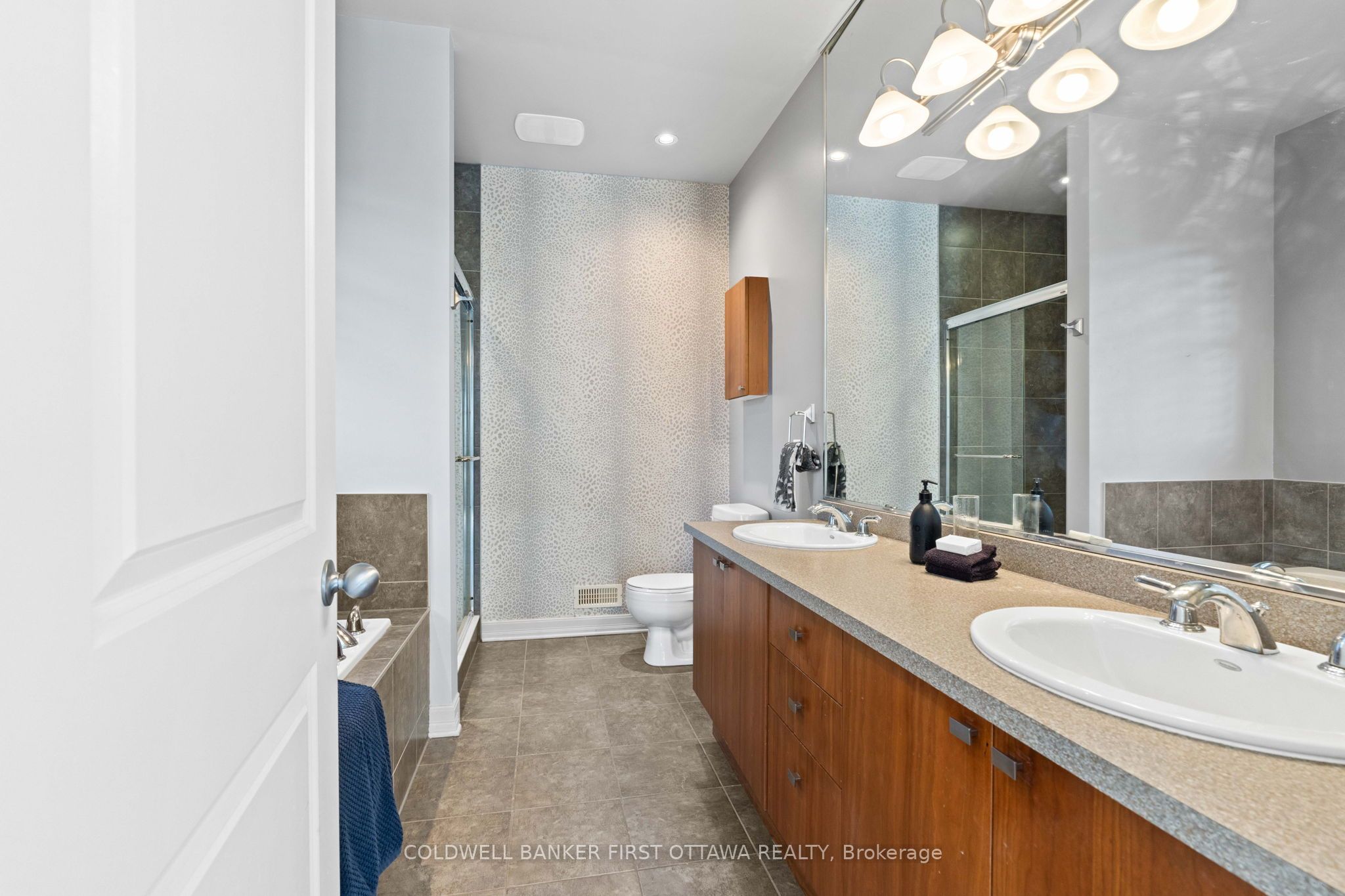 311 Blackleaf Drive Property Photo 13