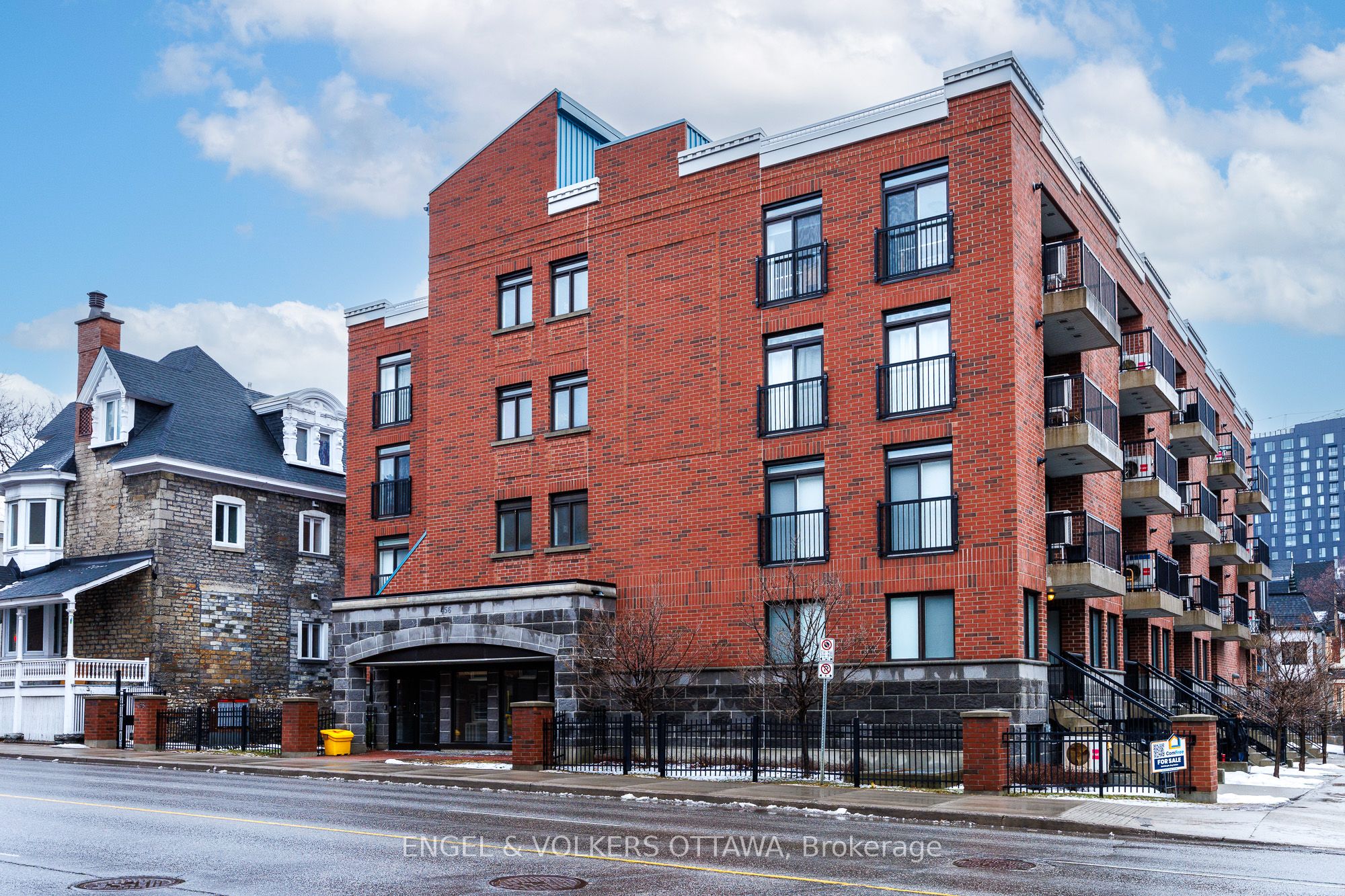 #305 - 456 King Edward Avenue Property Photo 1