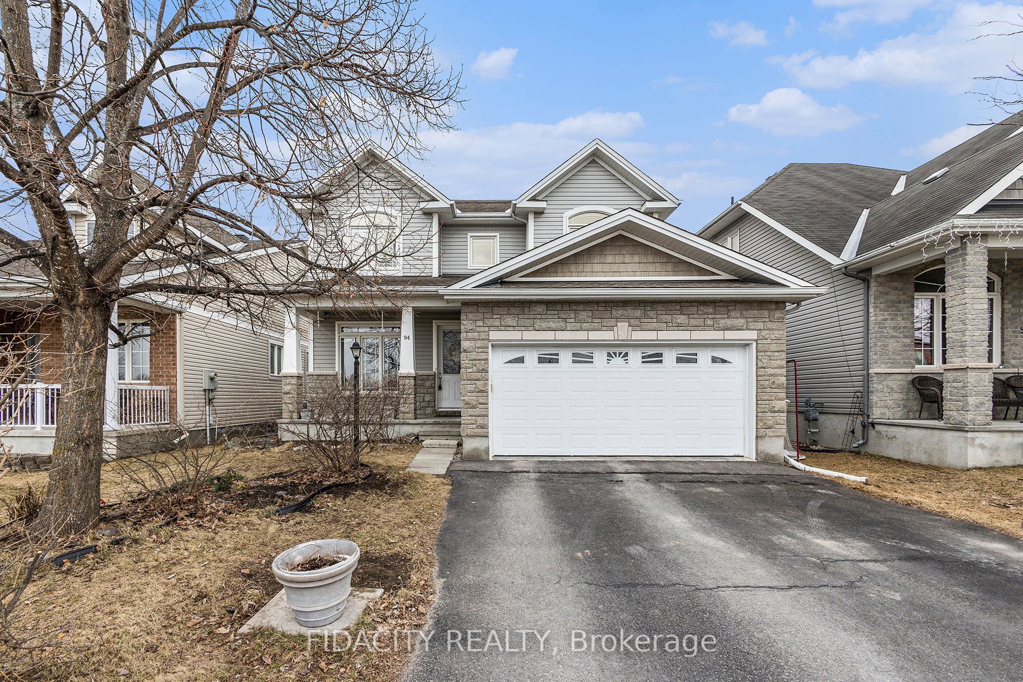 94 HARTSMERE Drive Property Photo 1