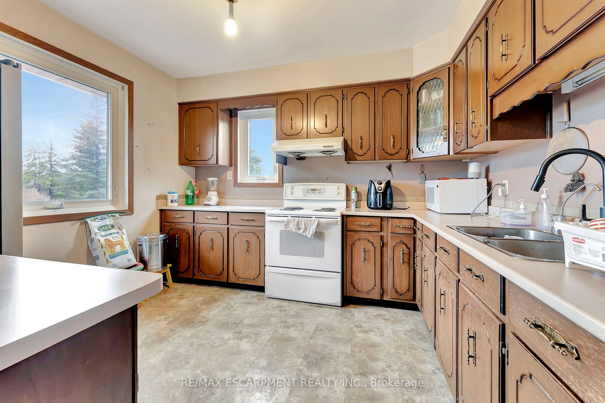 2280 Highway 6 N/a Property Photo 7