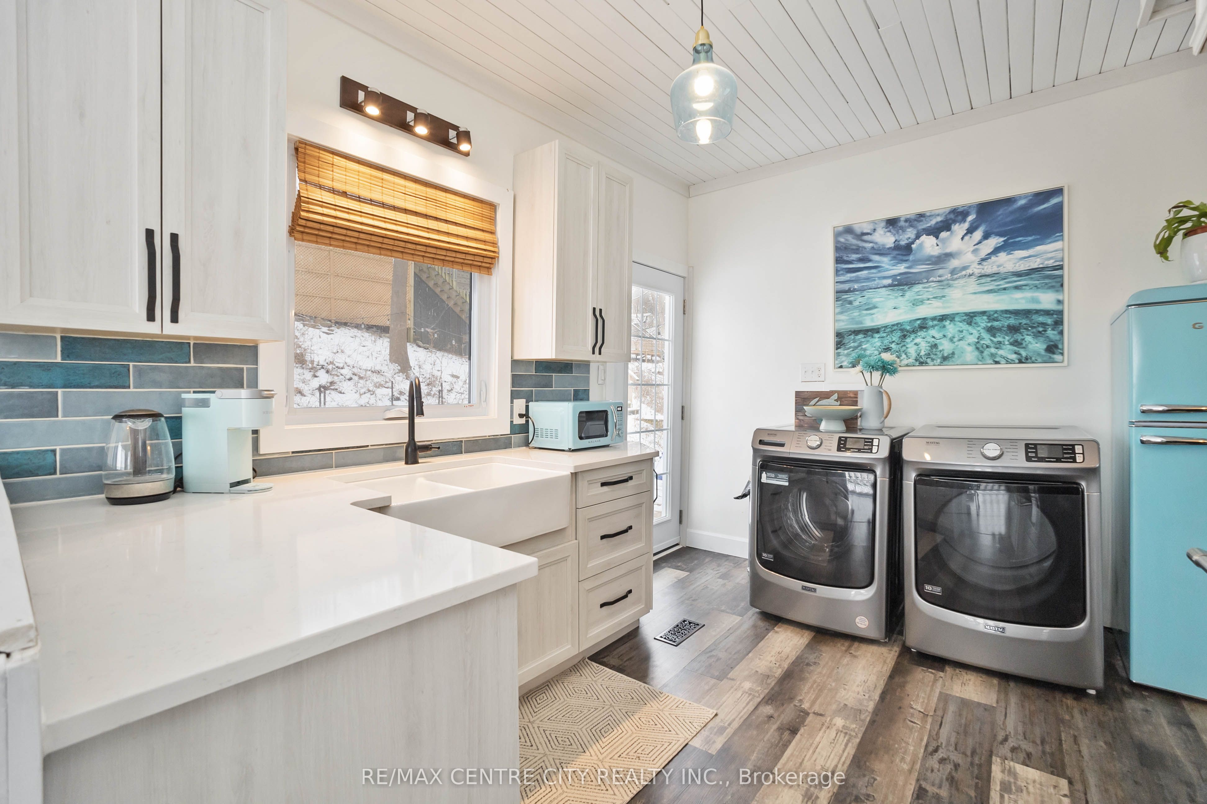 348 Erie Street Property Photo 10