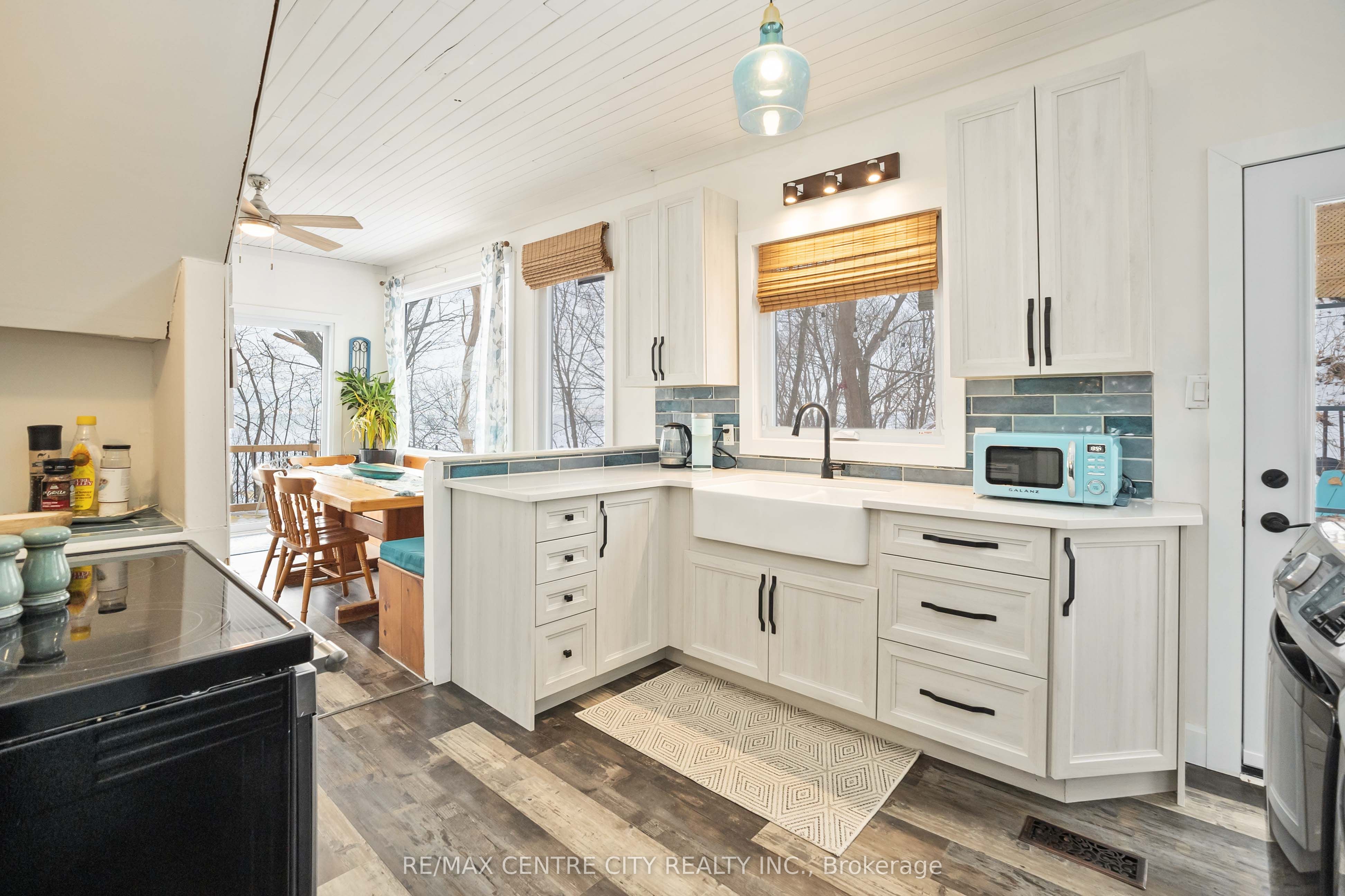 348 Erie Street Property Photo 12
