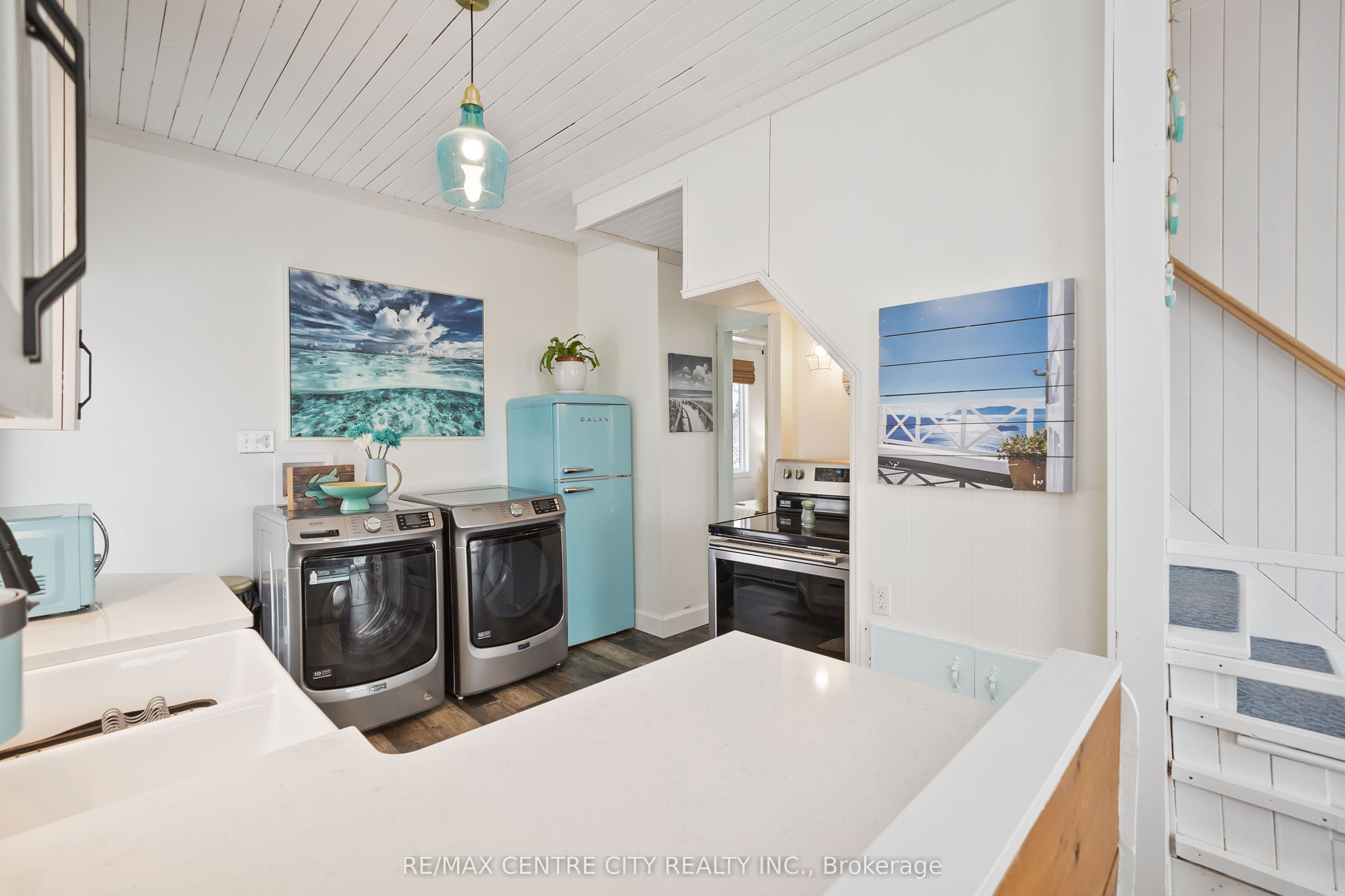 348 Erie Street Property Photo 14