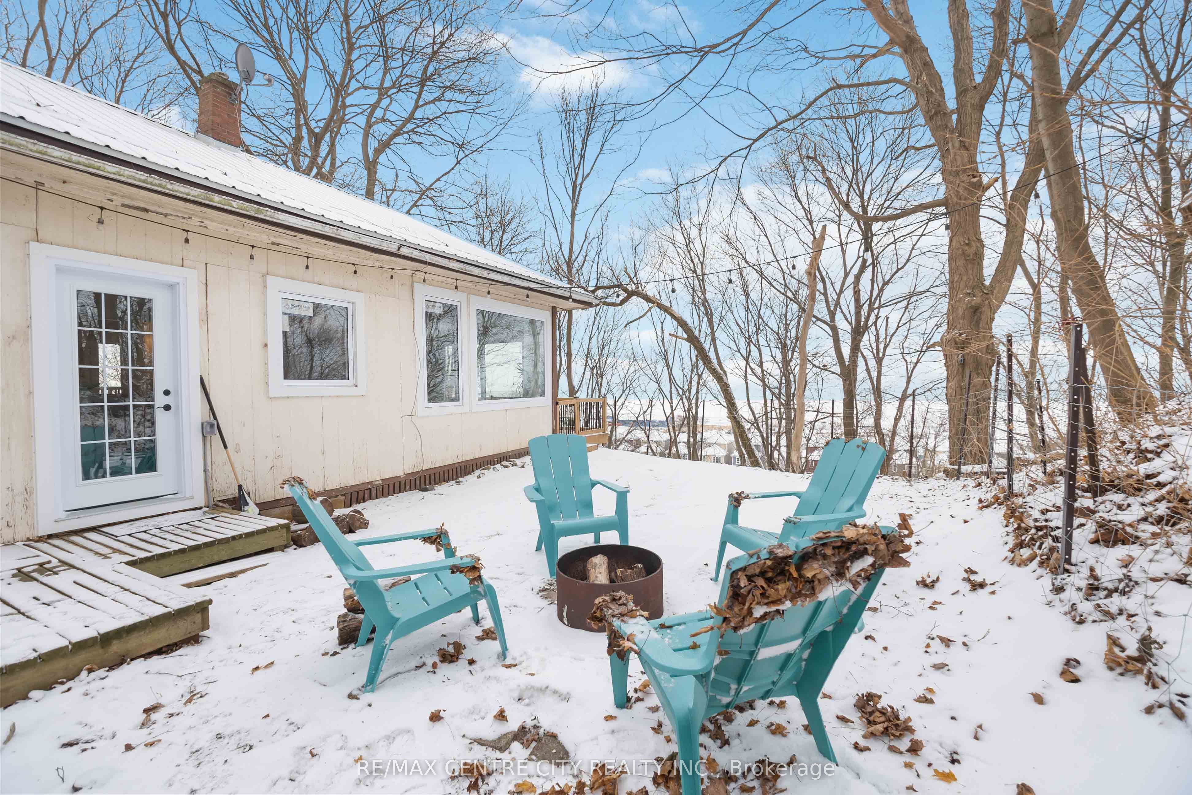 348 Erie Street Property Photo 27