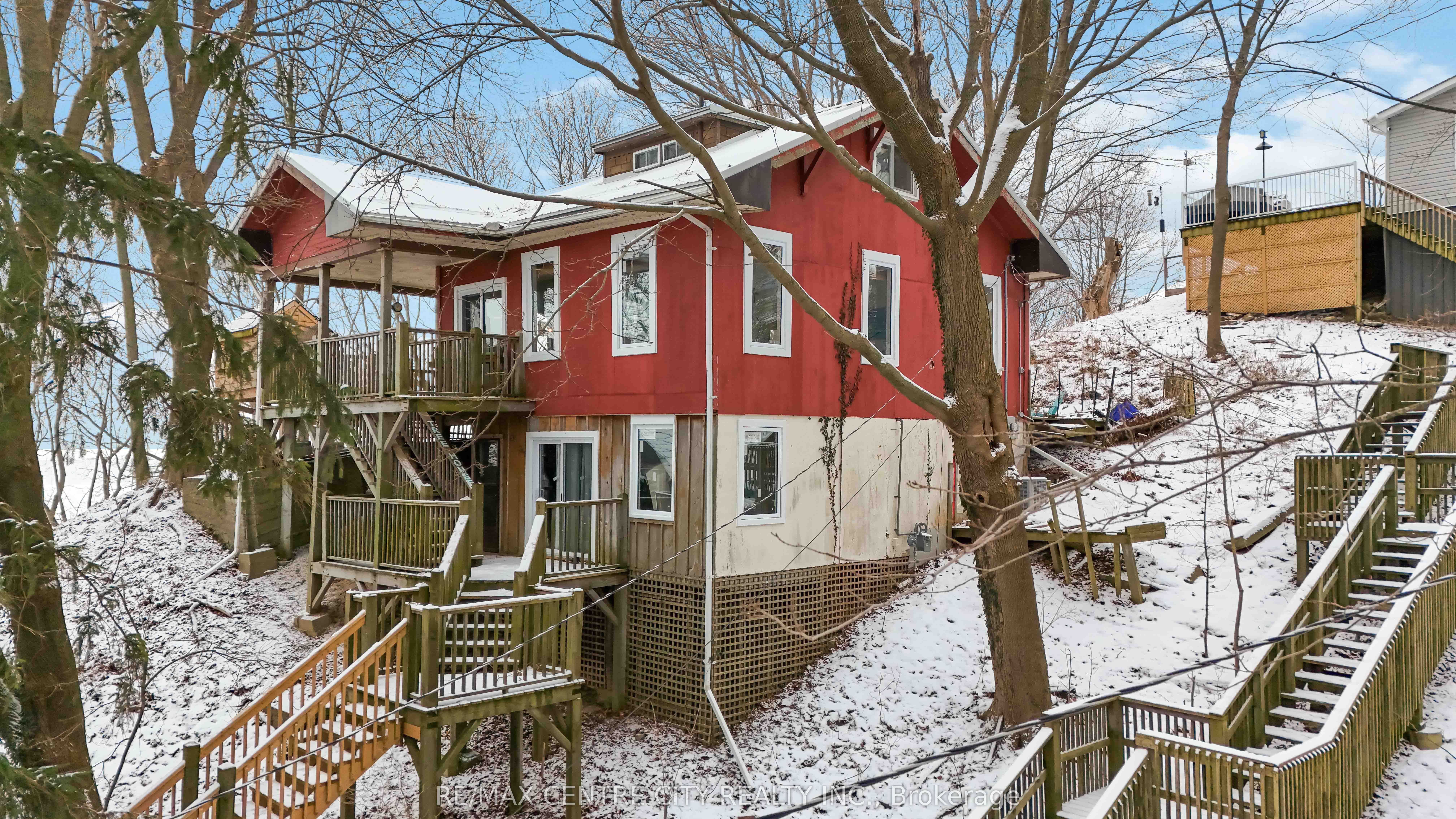348 Erie Street Property Photo 30