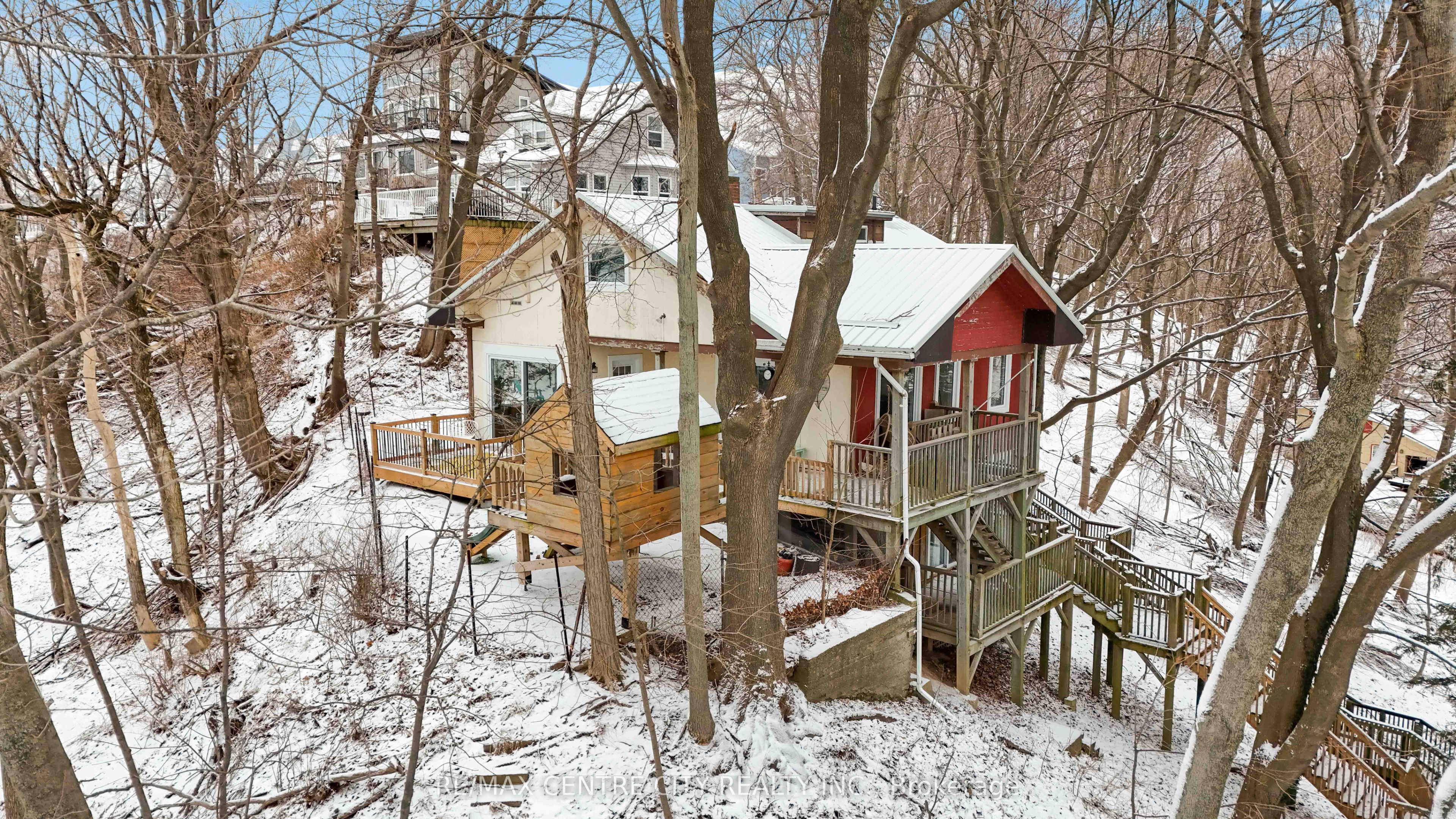 348 Erie Street Property Photo 31