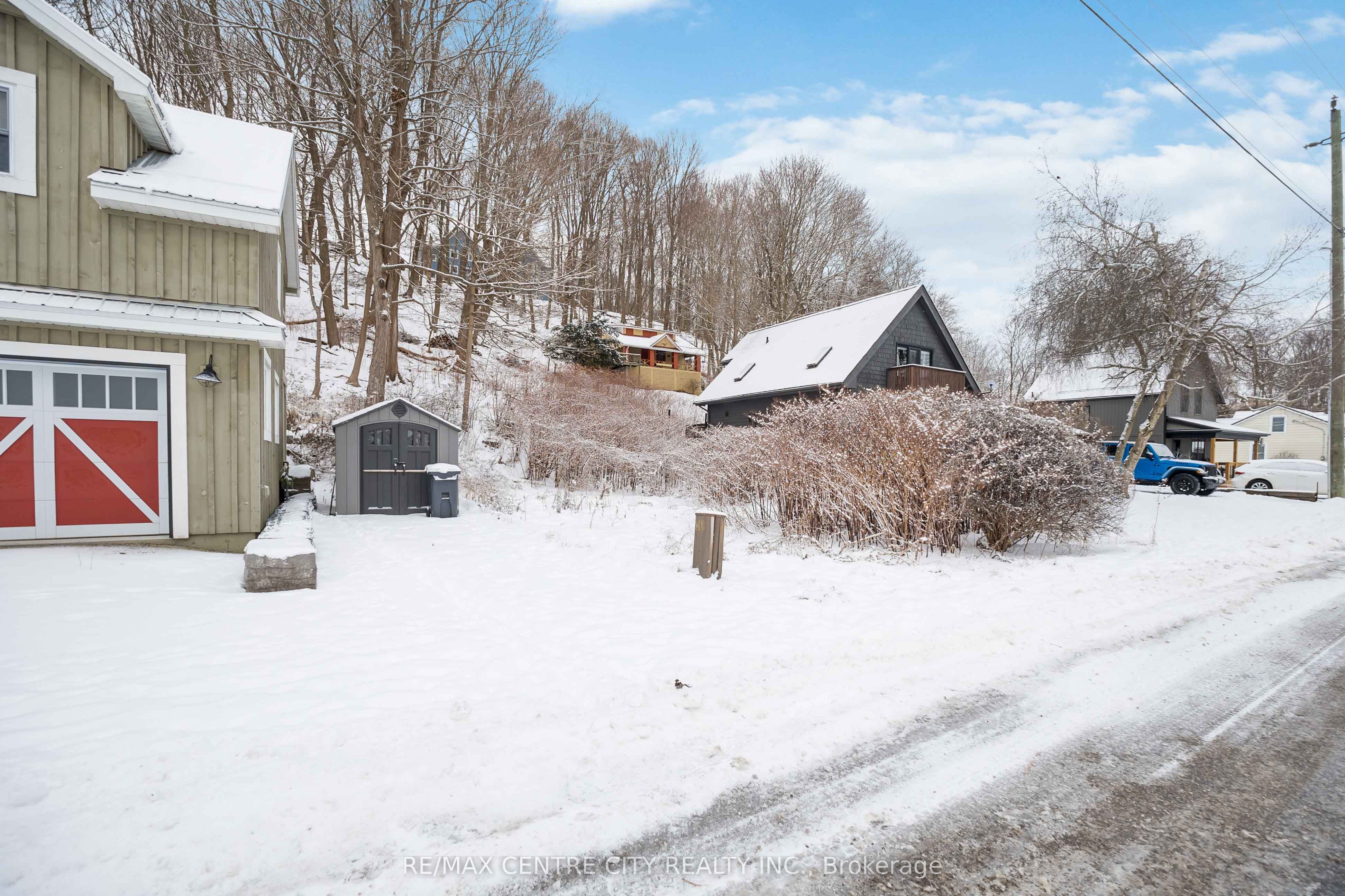 348 Erie Street Property Photo 38
