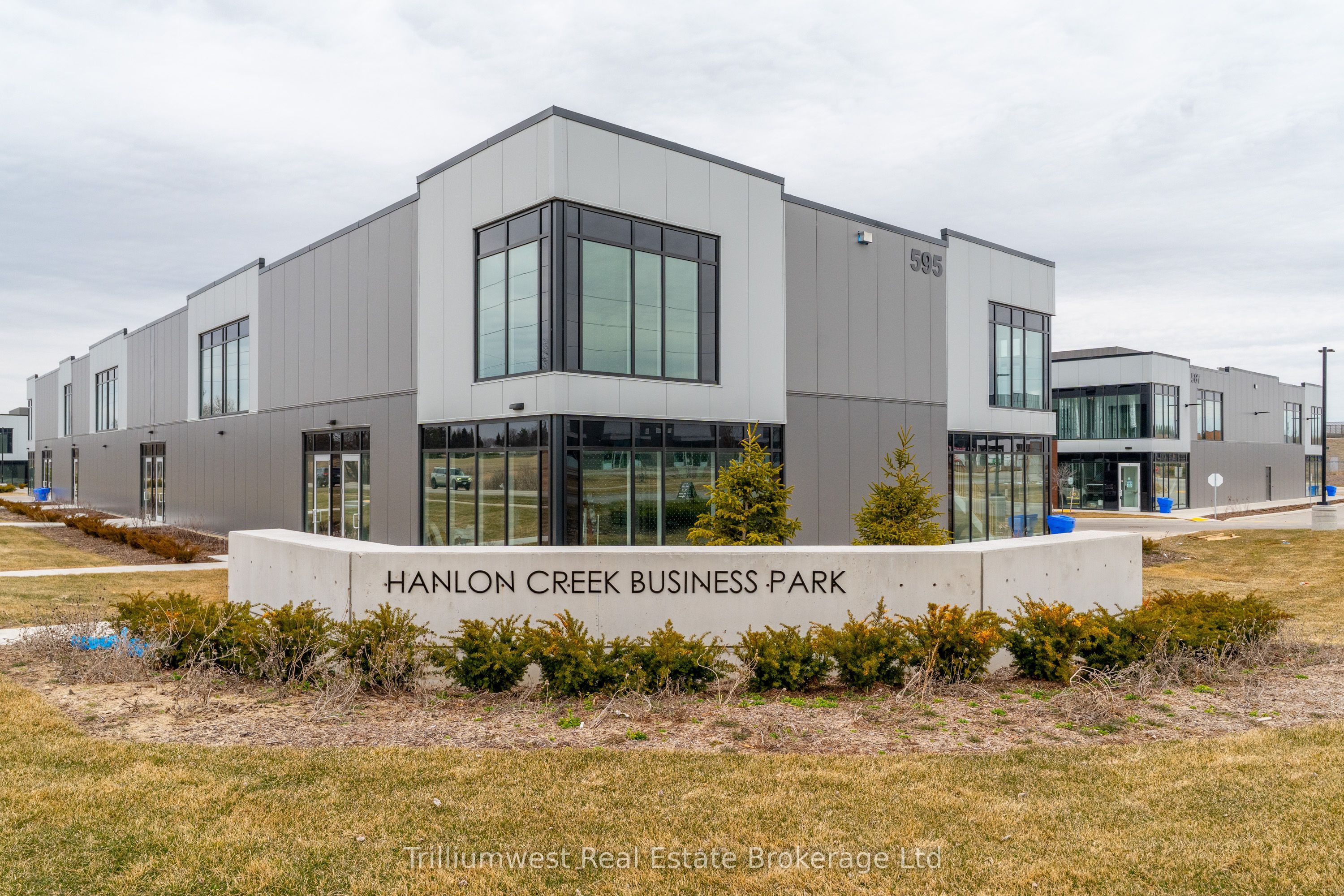 #upper & Lower - 595 Hanlon Creek Boulevard Property Photo 3