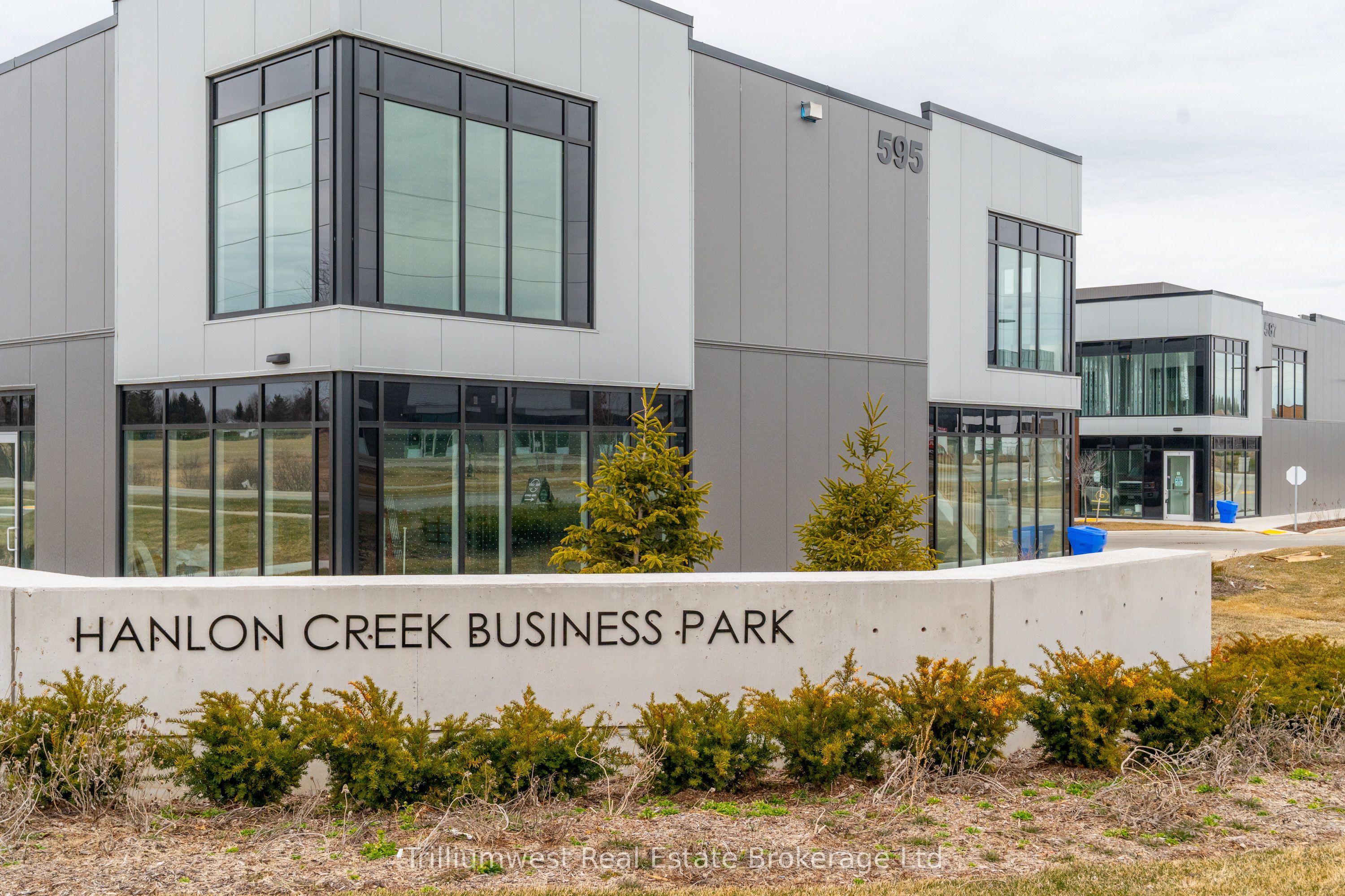 #upper & Lower - 595 Hanlon Creek Boulevard Property Photo 6