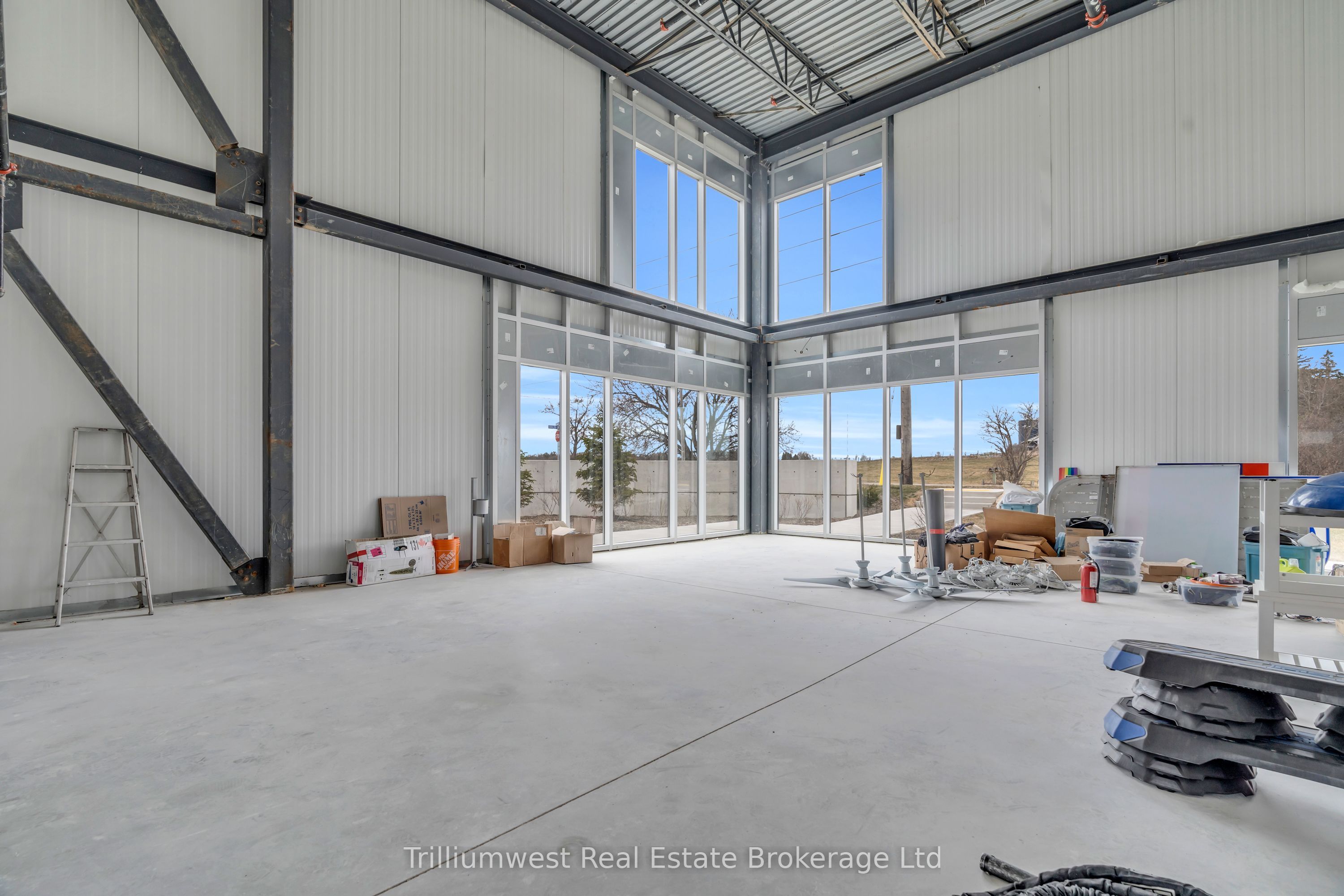 #upper & Lower - 595 Hanlon Creek Boulevard Property Photo 13