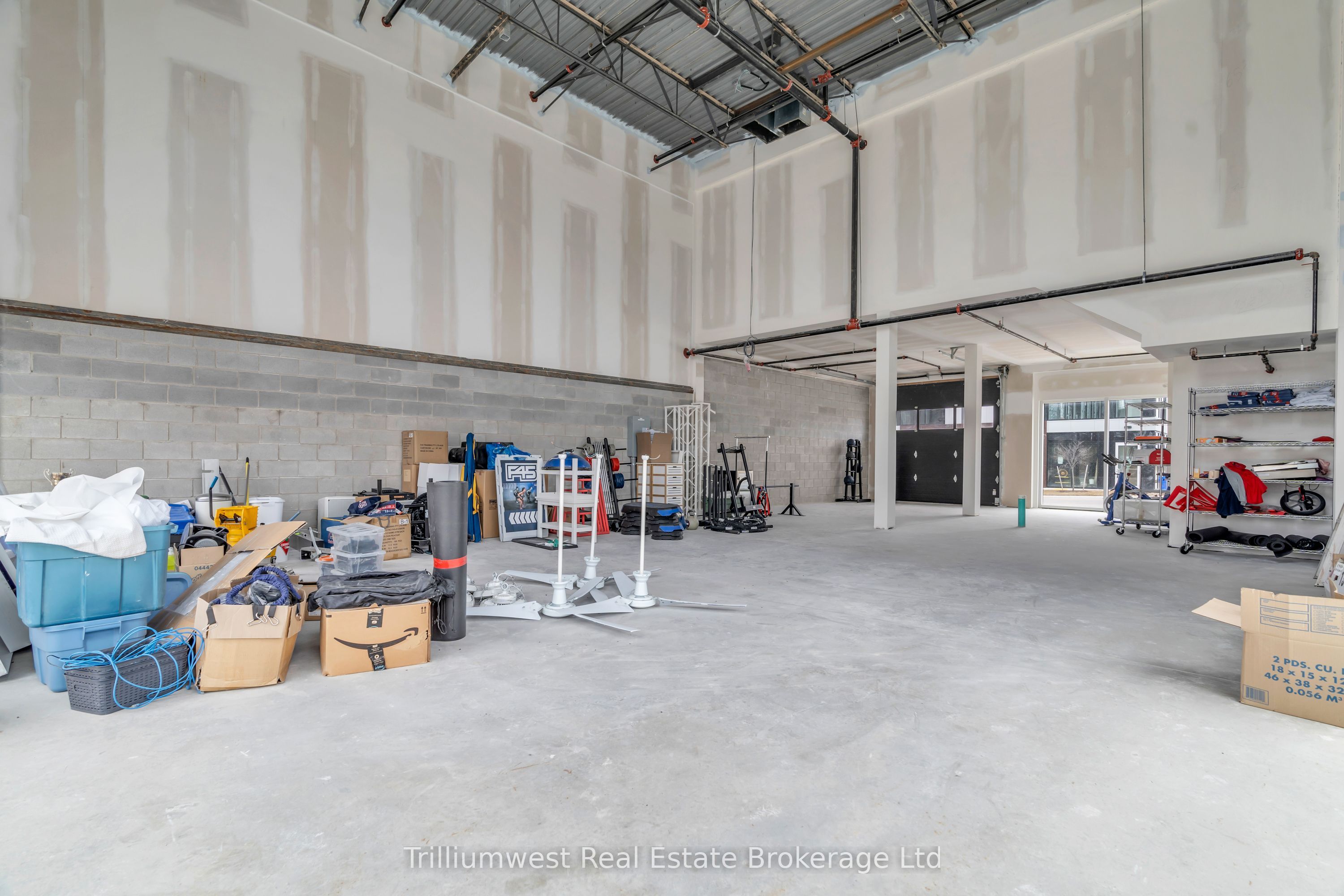 #upper & Lower - 595 Hanlon Creek Boulevard Property Photo 16