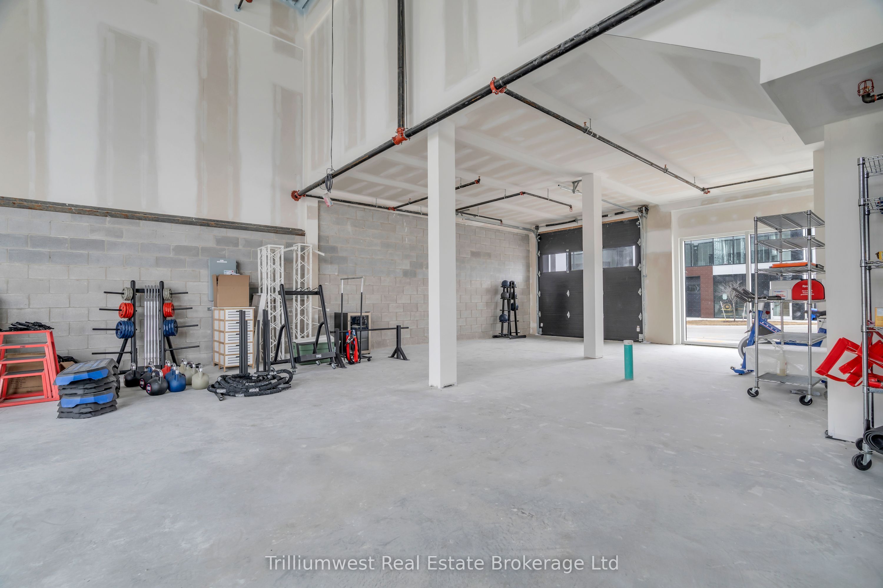 #upper & Lower - 595 Hanlon Creek Boulevard Property Photo 19