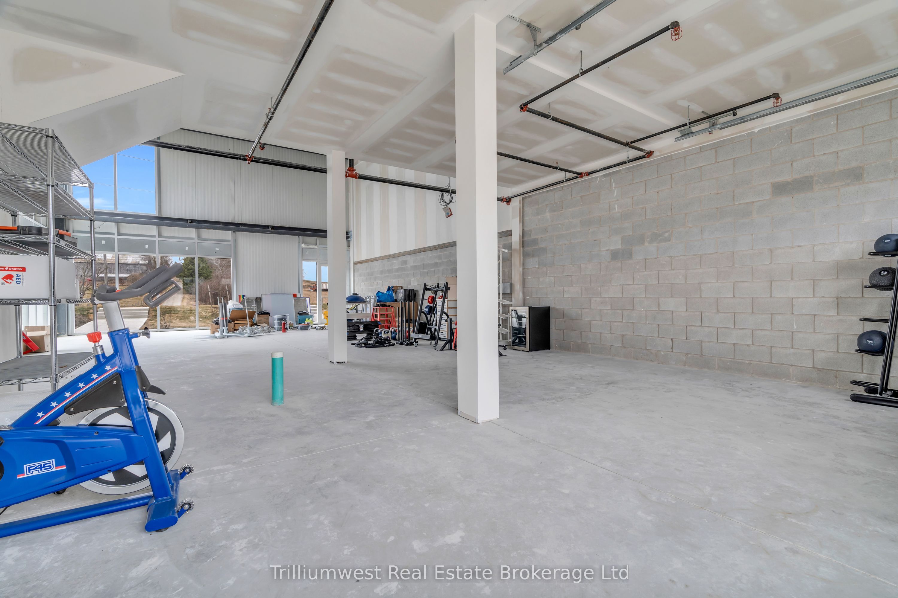 #upper & Lower - 595 Hanlon Creek Boulevard Property Photo 21