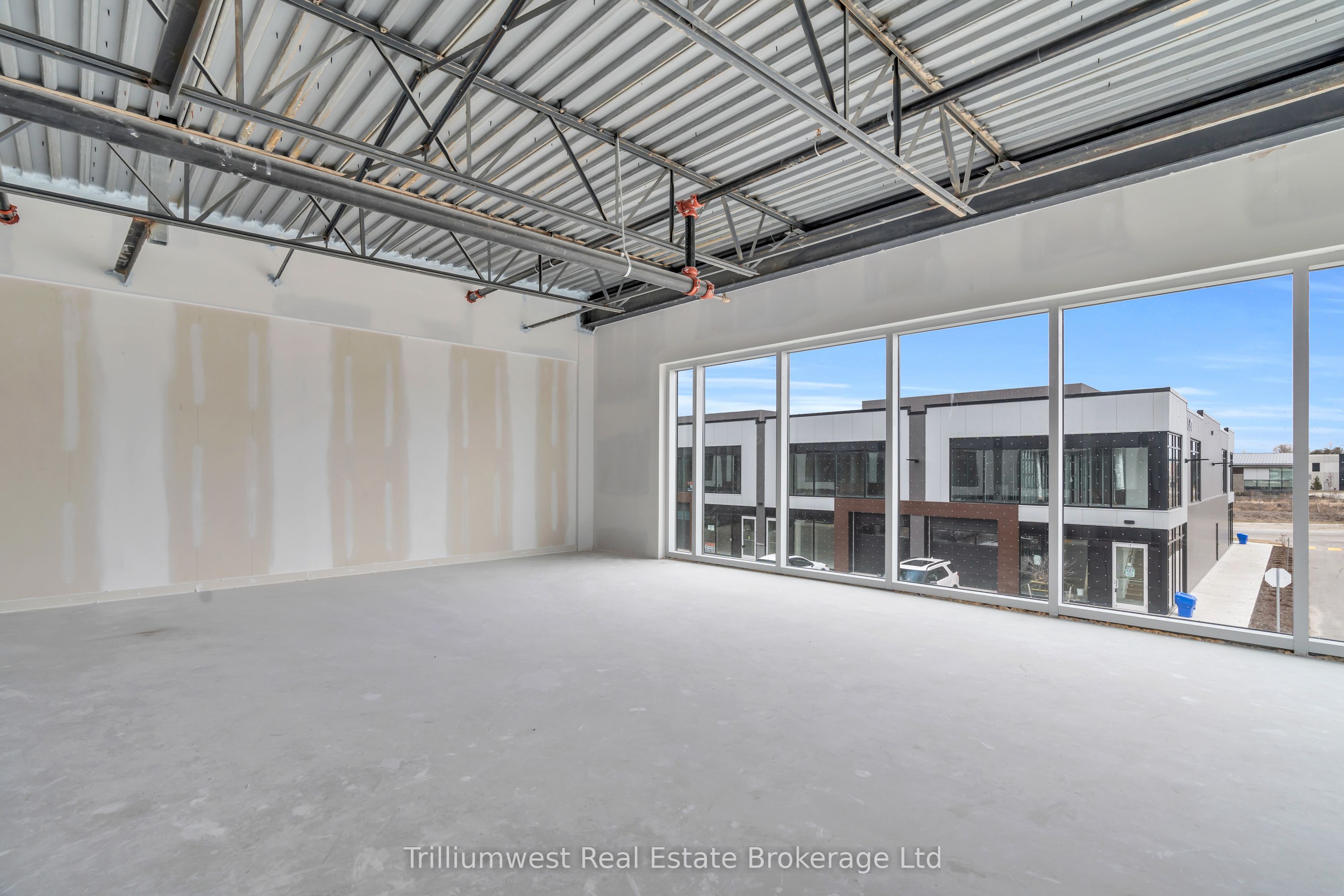 #upper & Lower - 595 Hanlon Creek Boulevard Property Photo 26