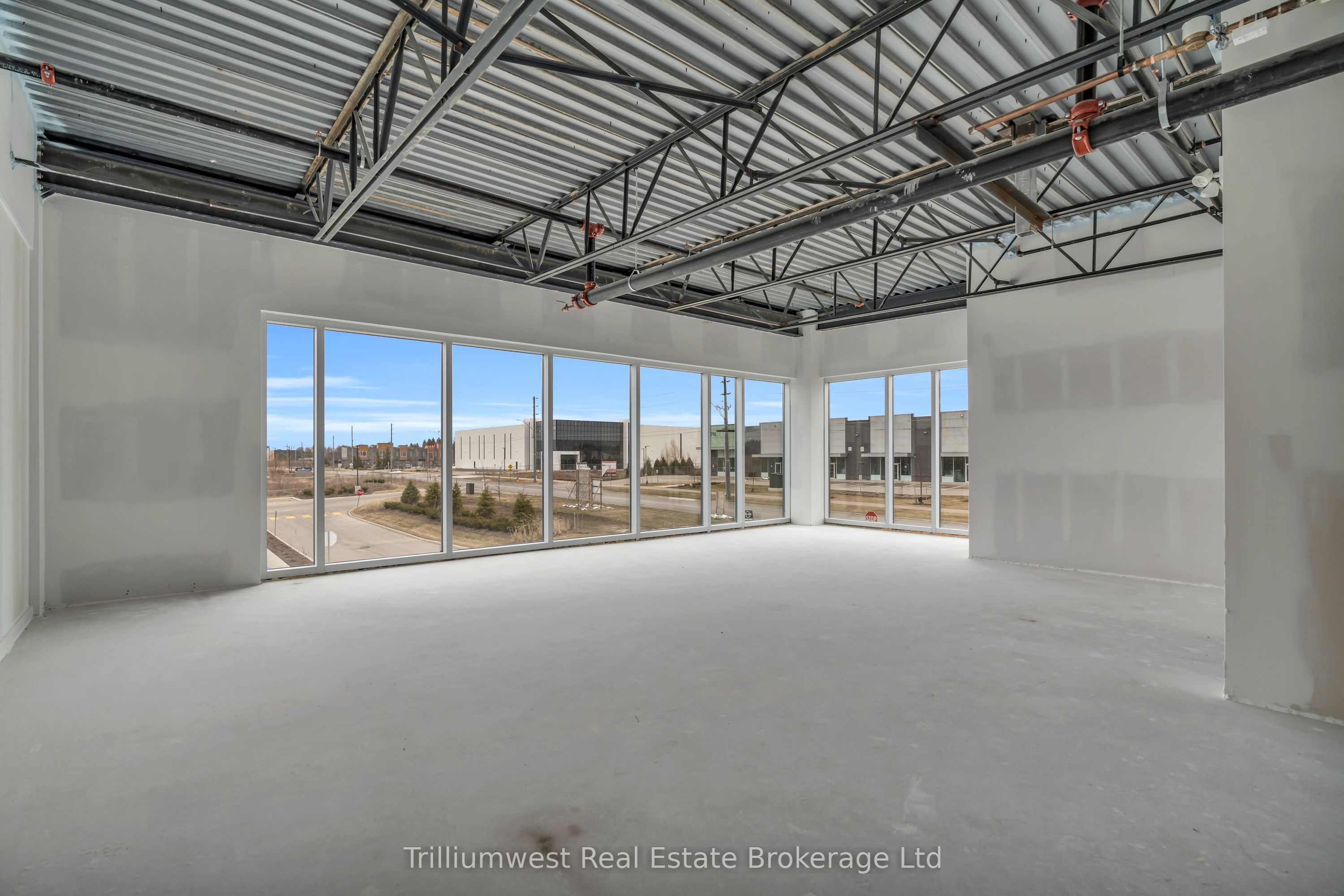 #upper & Lower - 595 Hanlon Creek Boulevard Property Photo 27