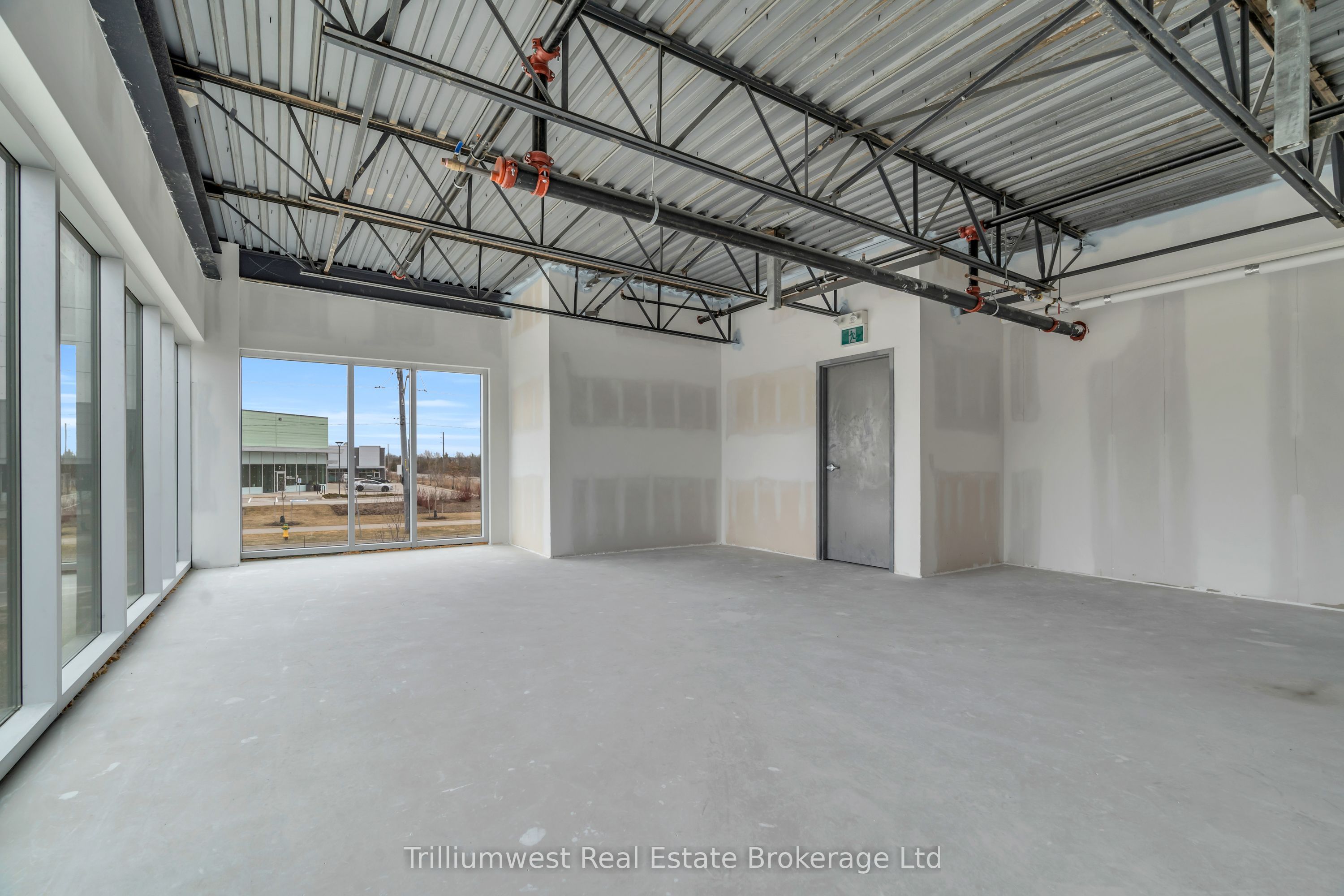 #upper & Lower - 595 Hanlon Creek Boulevard Property Photo 29