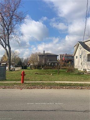 652 Steele Street Property Photo 5