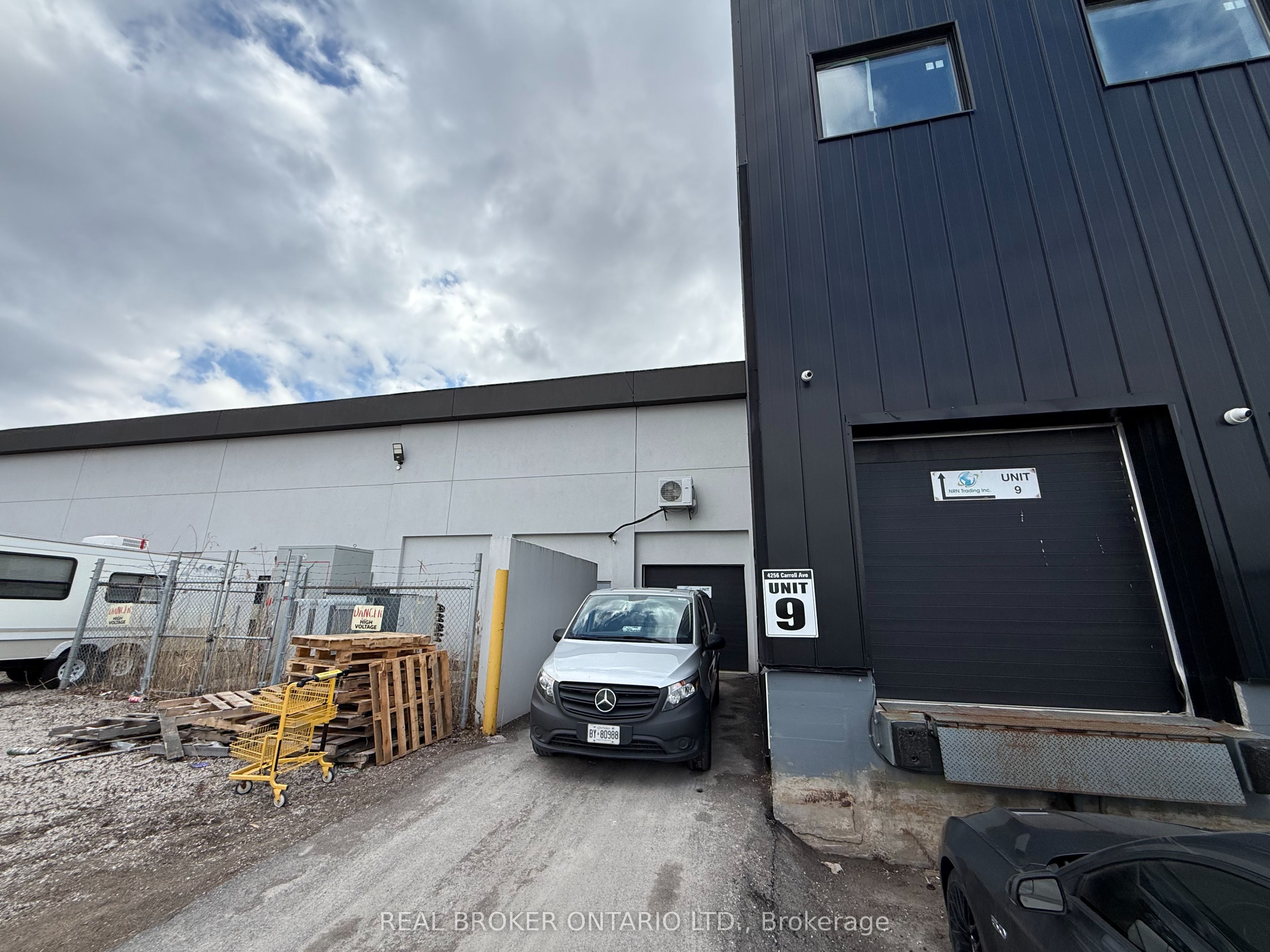 #9 - 4256 Carroll Avenue Property Photo 2