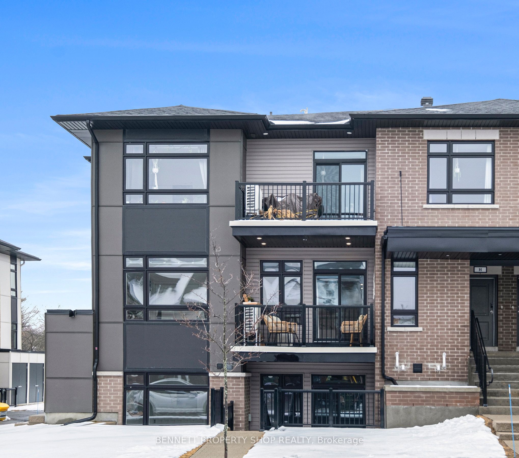 #g - 380 Rolling Meadow Crescent Property Photo 1
