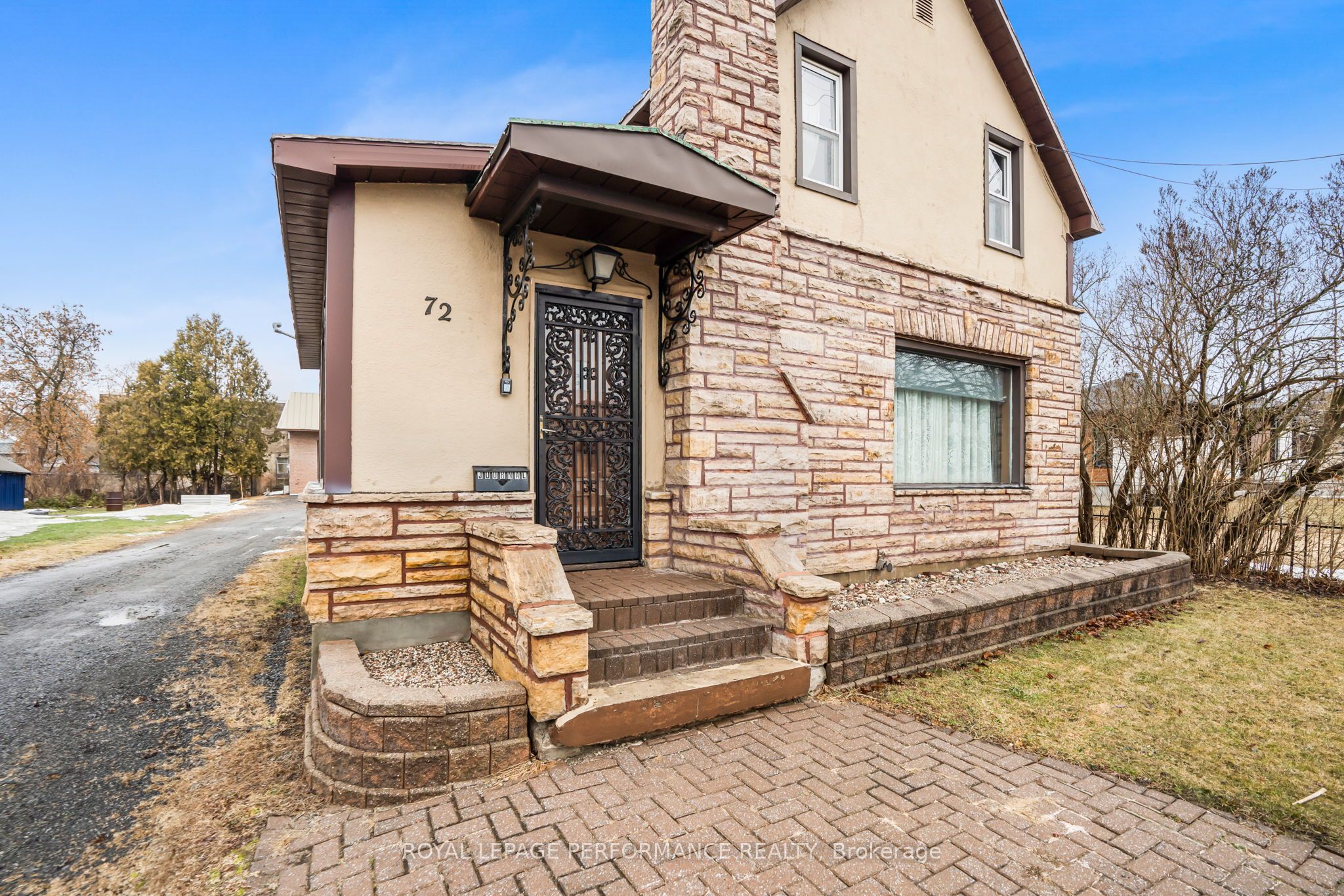 72 Longueuil Street Property Photo 1