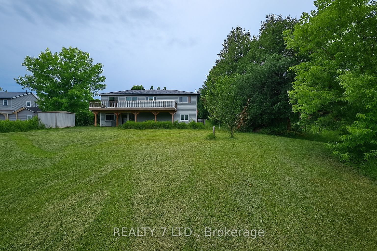 22 Lawrence Street N Property Photo 2