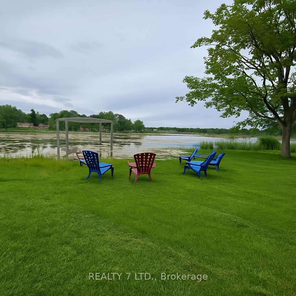 22 Lawrence Street N Property Photo 4