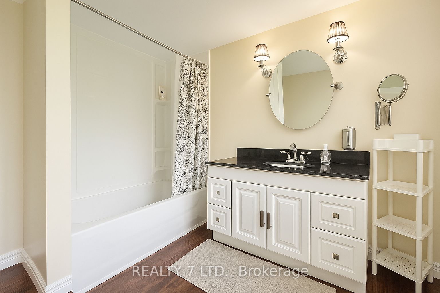 22 Lawrence Street N Property Photo 5