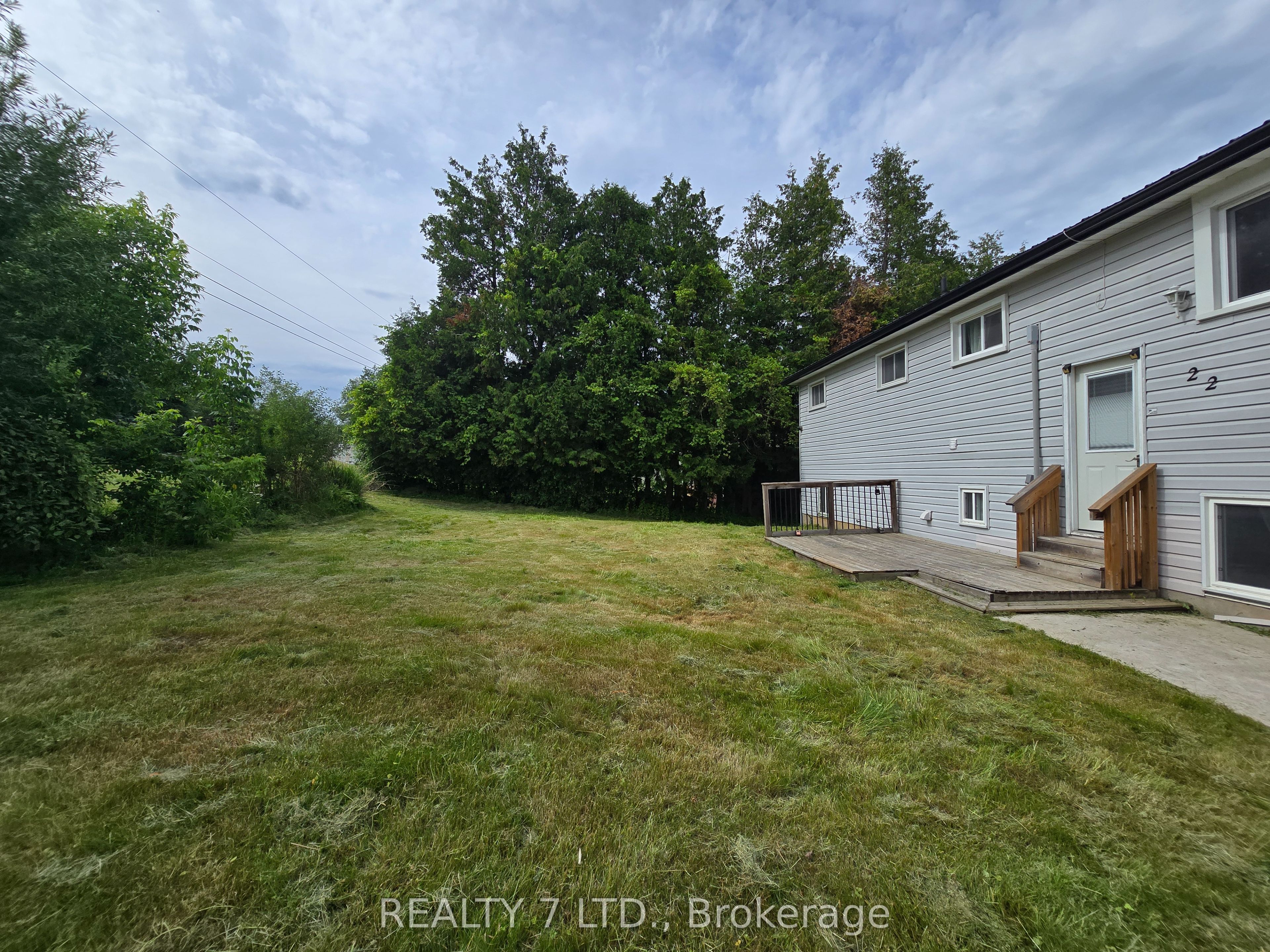 22 Lawrence Street N Property Photo 7