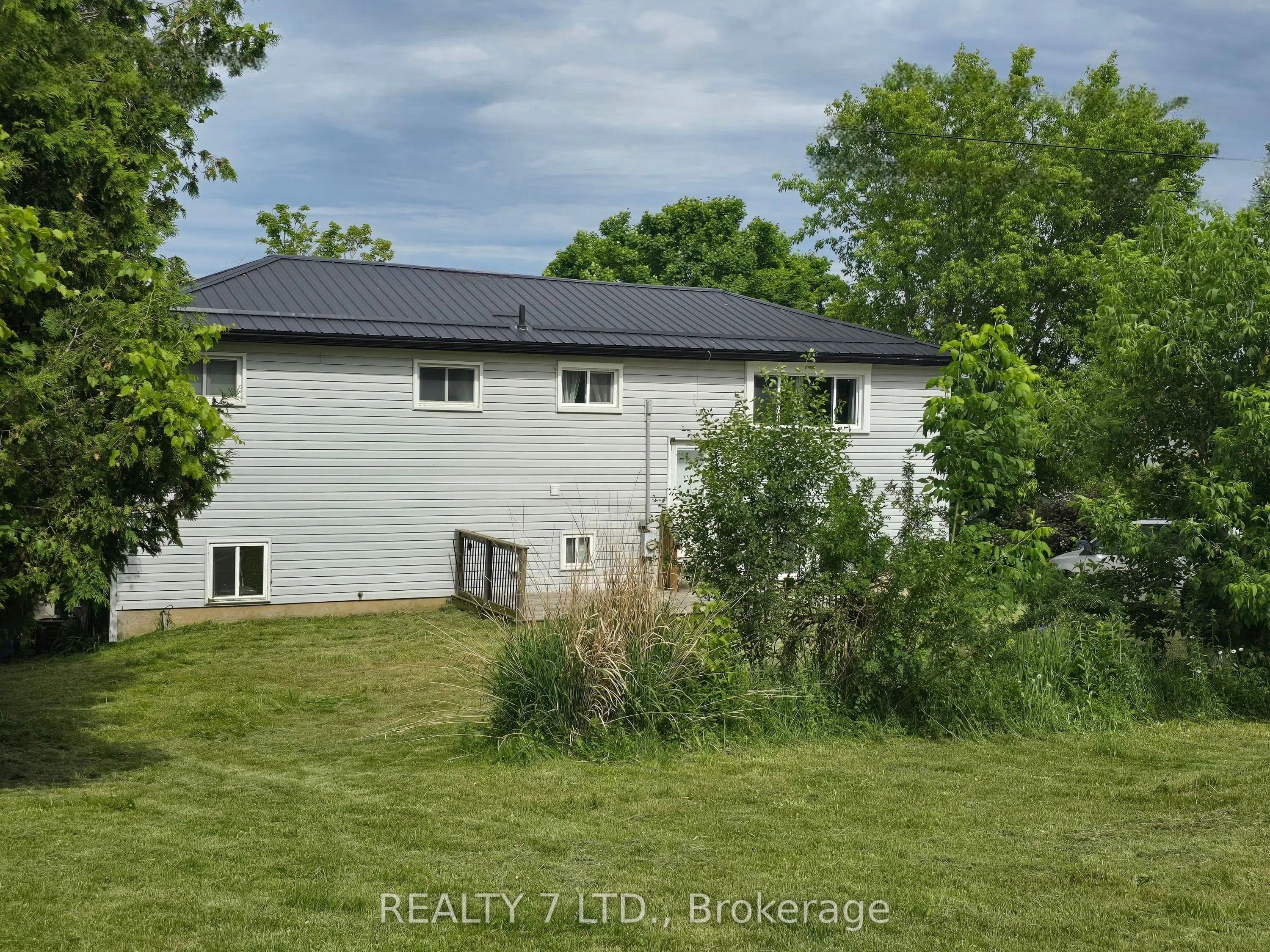 22 Lawrence Street N Property Photo 8