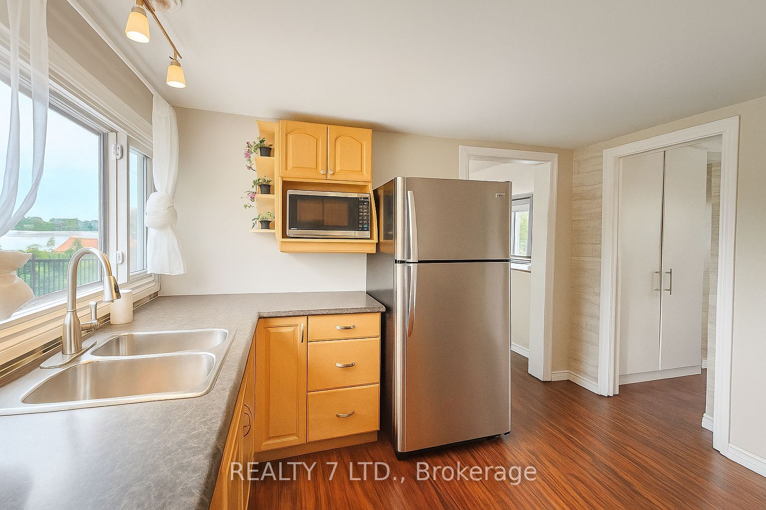 22 Lawrence Street N Property Photo 10