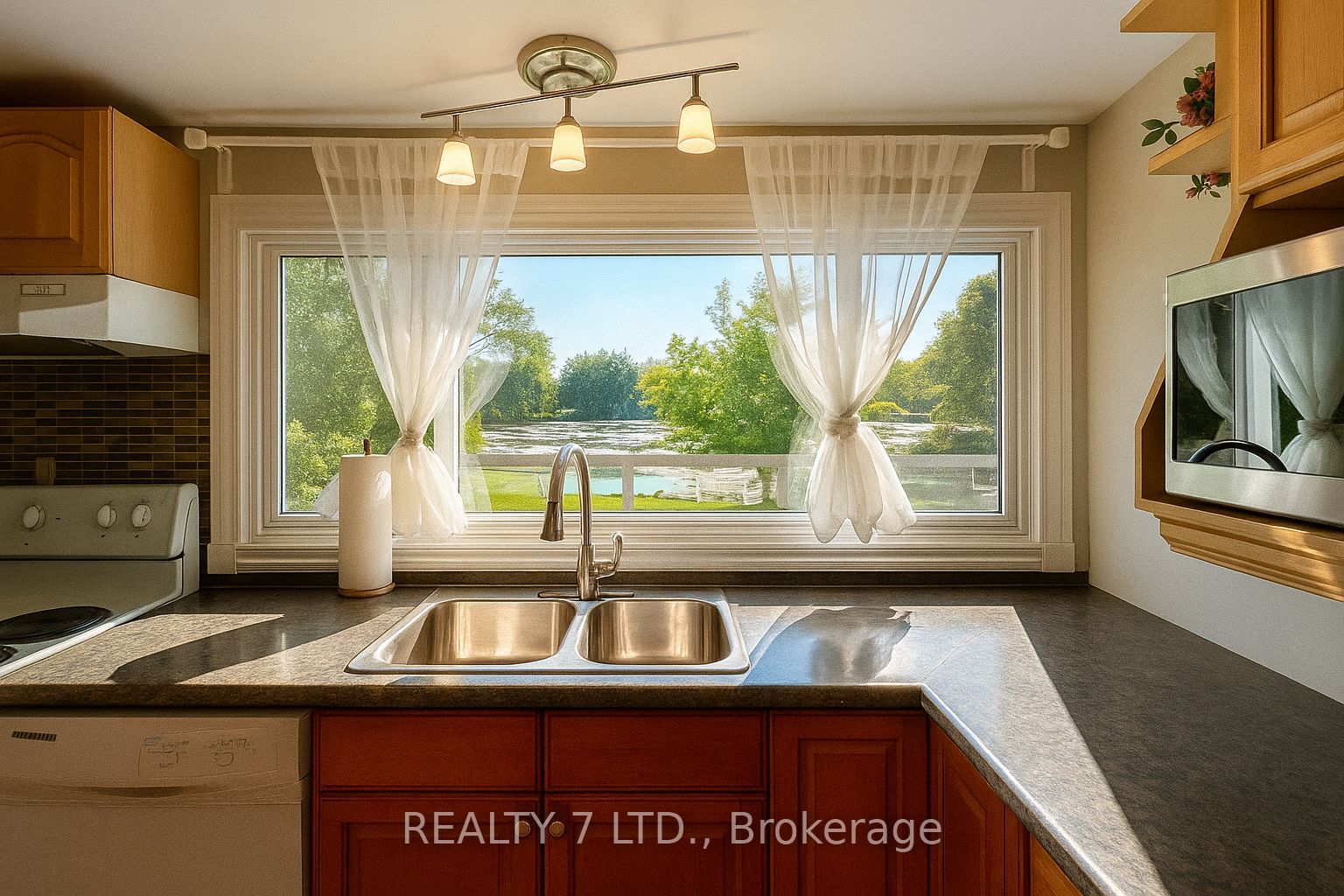 22 Lawrence Street N Property Photo 13