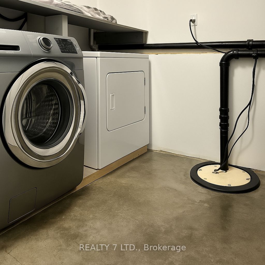 22 Lawrence Street N Property Photo 14