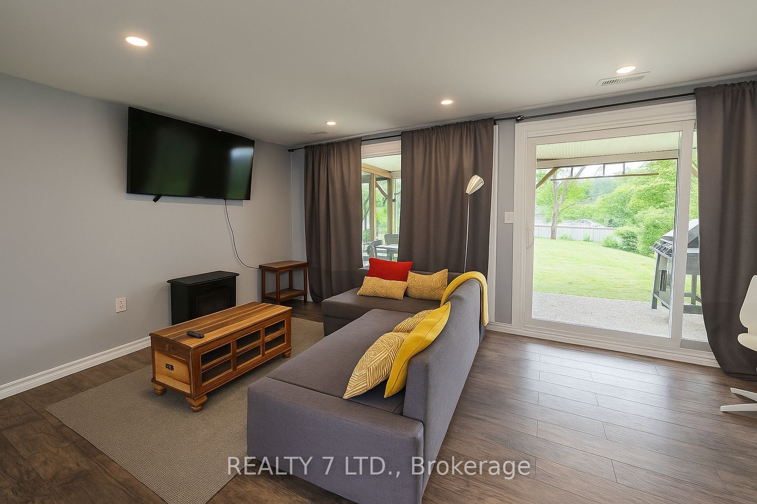 22 Lawrence Street N Property Photo 22