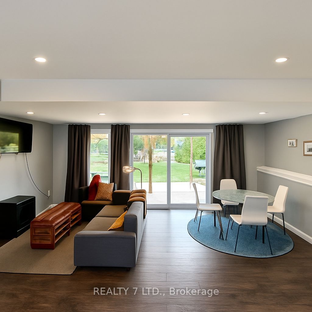 22 Lawrence Street N Property Photo 24