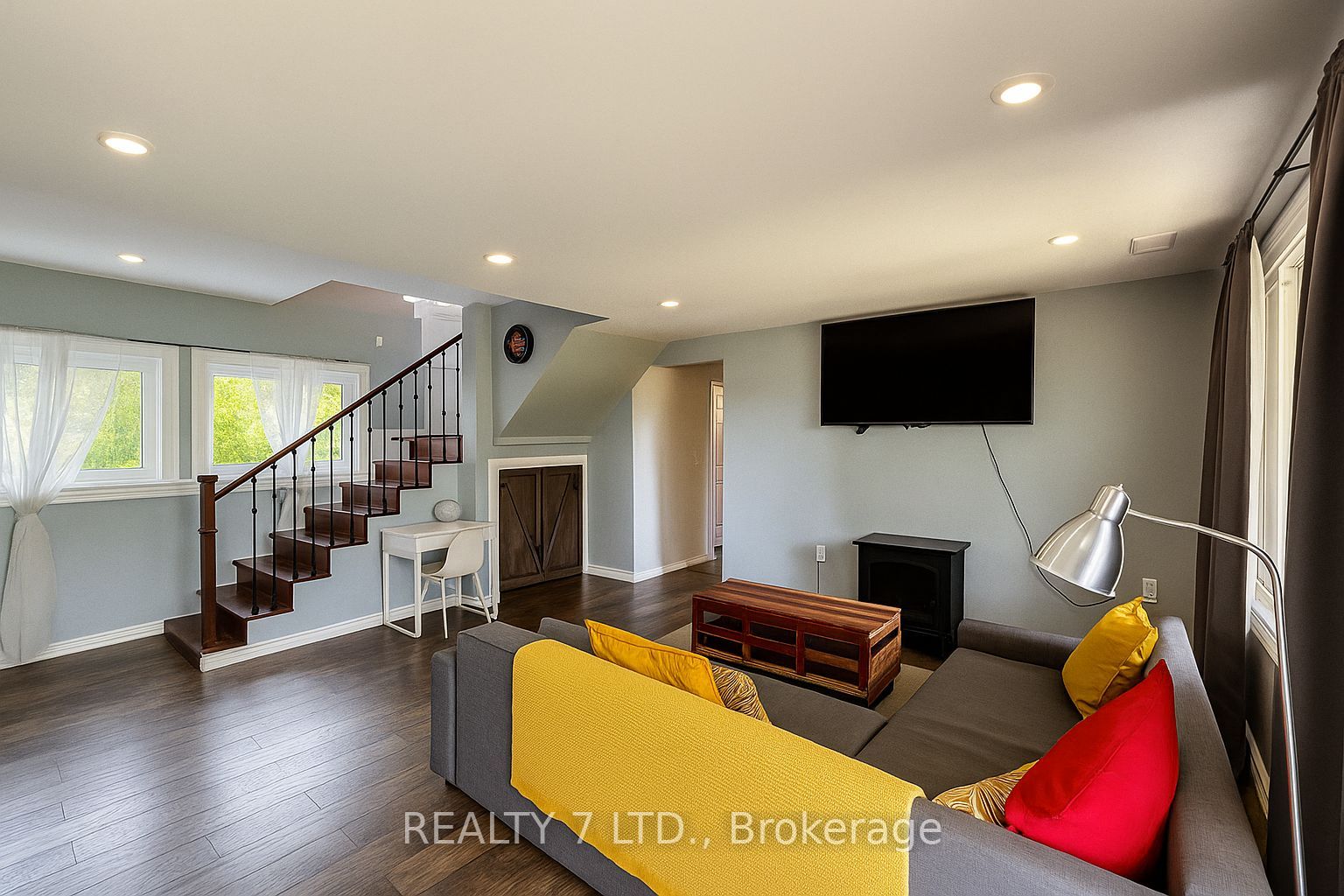 22 Lawrence Street N Property Photo 28