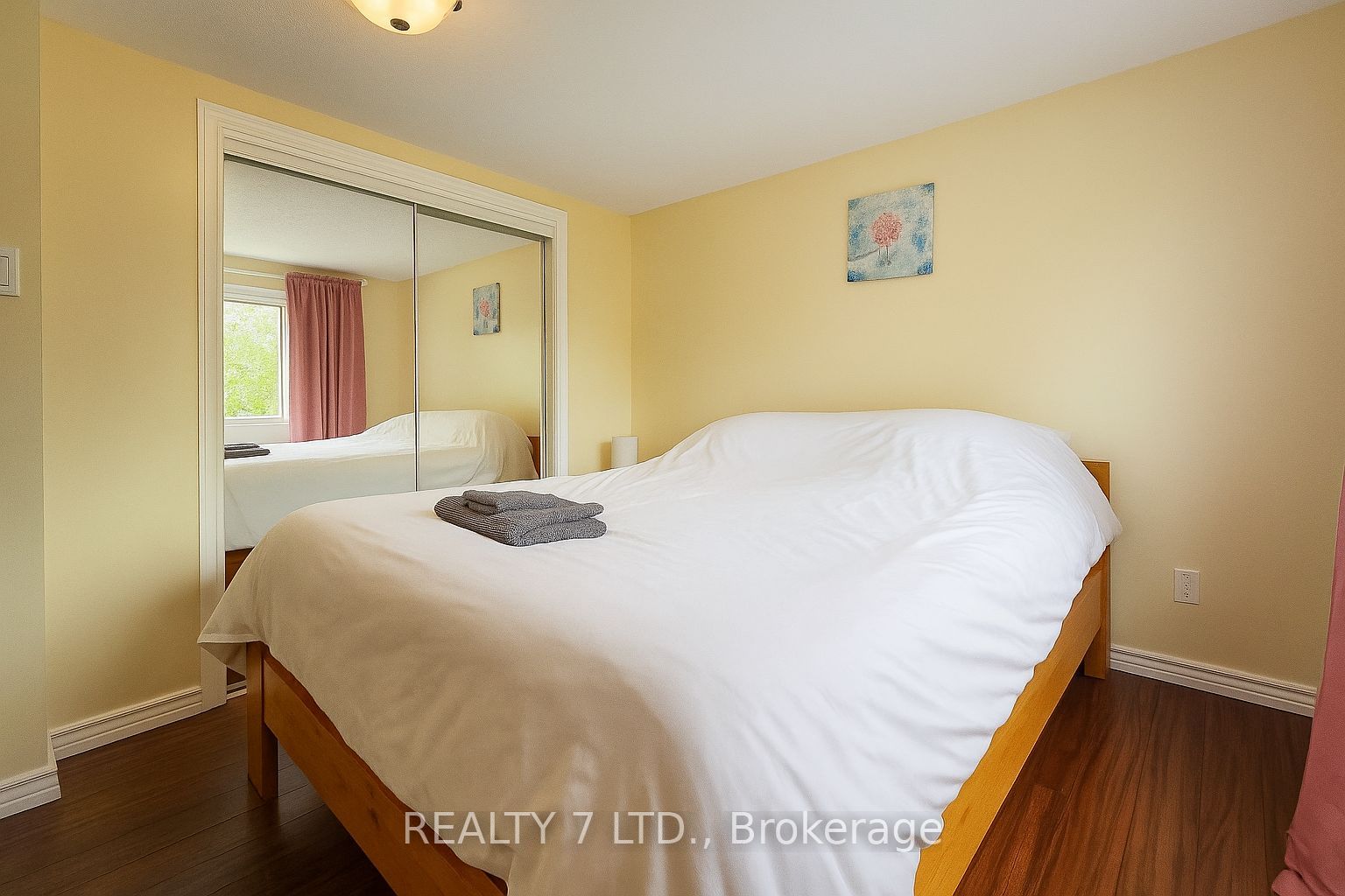 22 Lawrence Street N Property Photo 30