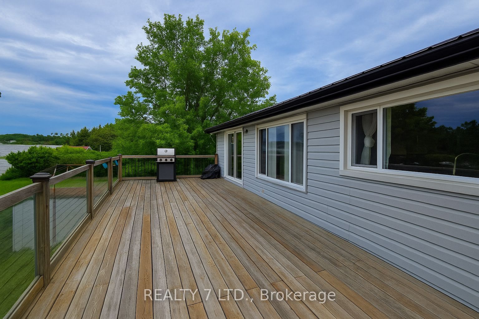 22 Lawrence Street N Property Photo 36