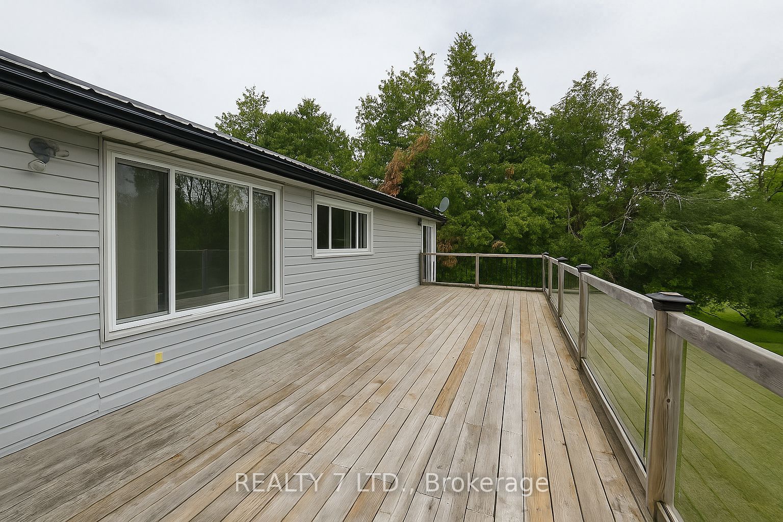 22 Lawrence Street N Property Photo 38