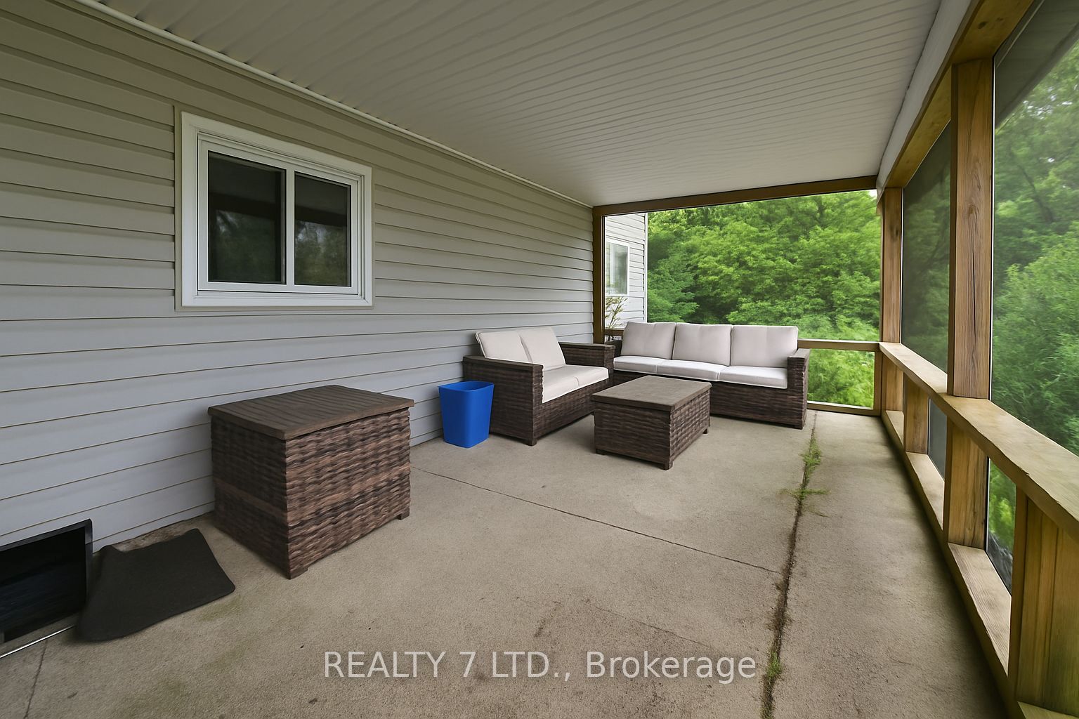 22 Lawrence Street N Property Photo 39