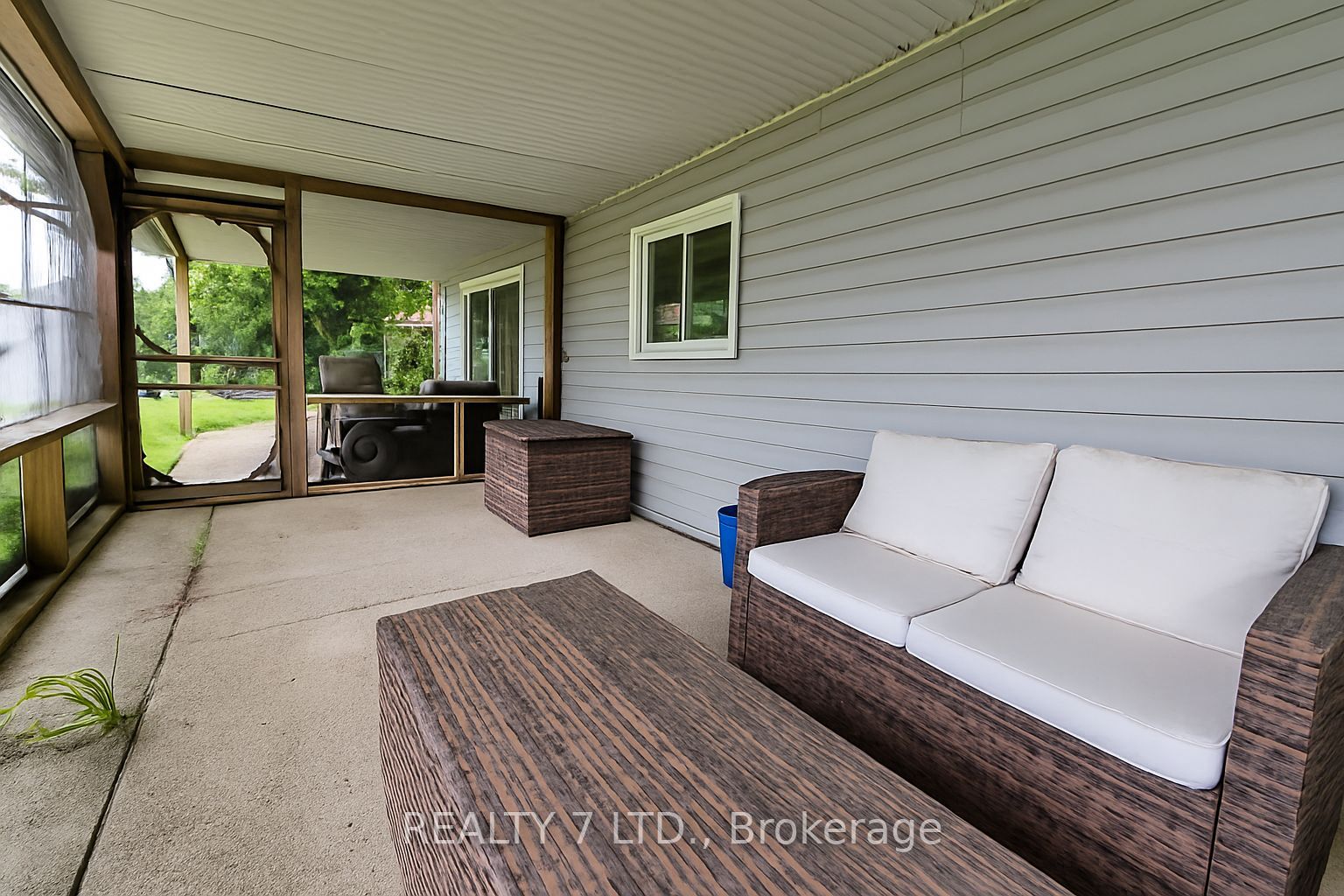 22 Lawrence Street N Property Photo 40