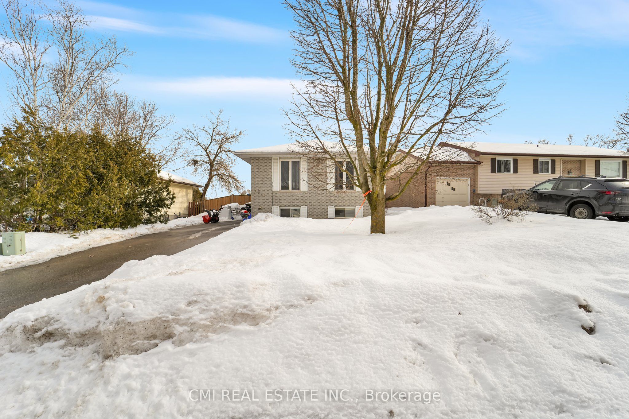 1337 Tudor Crescent Property Photo 1