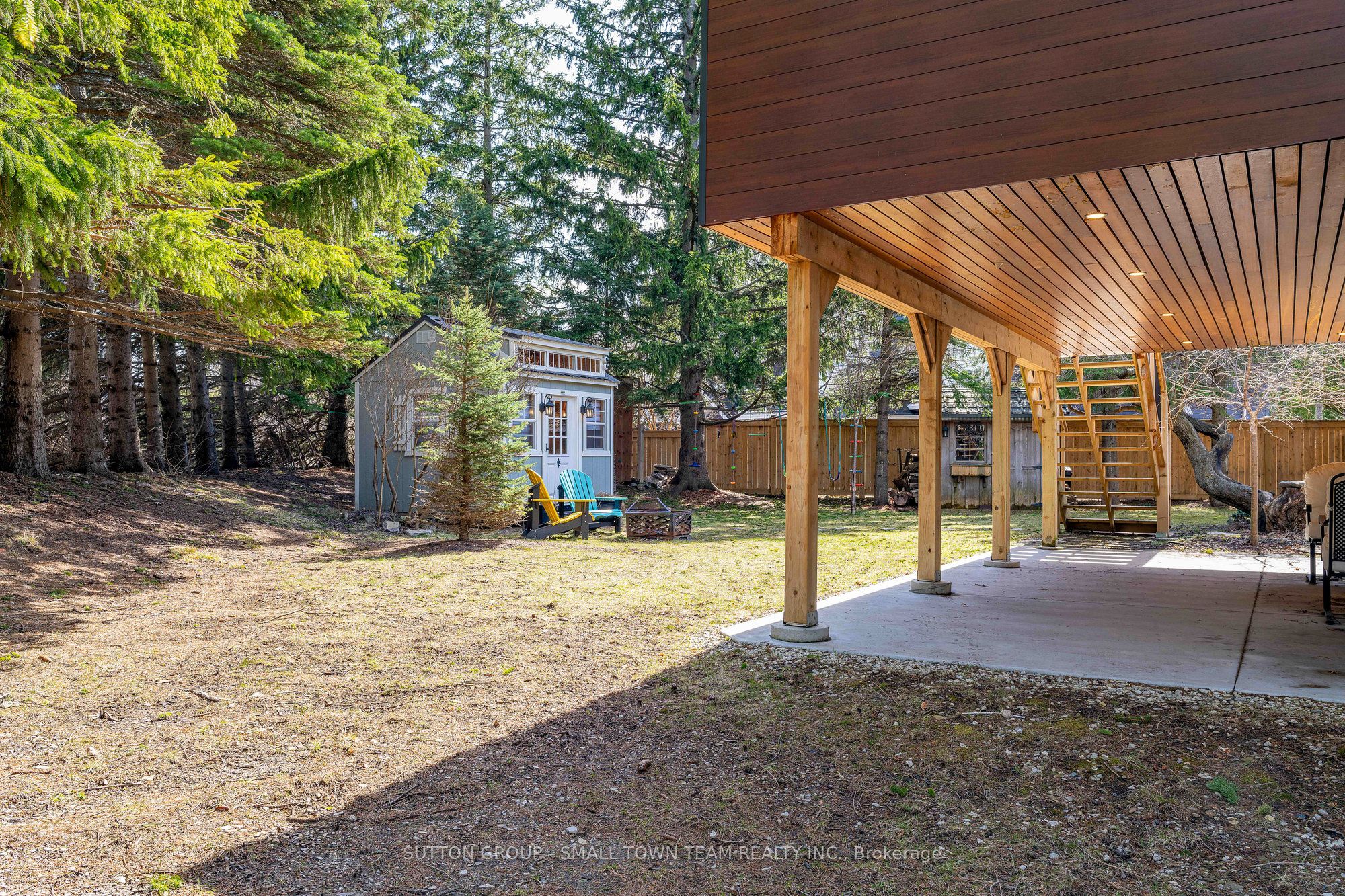 114 Lakeshore Road W Property Photo 4