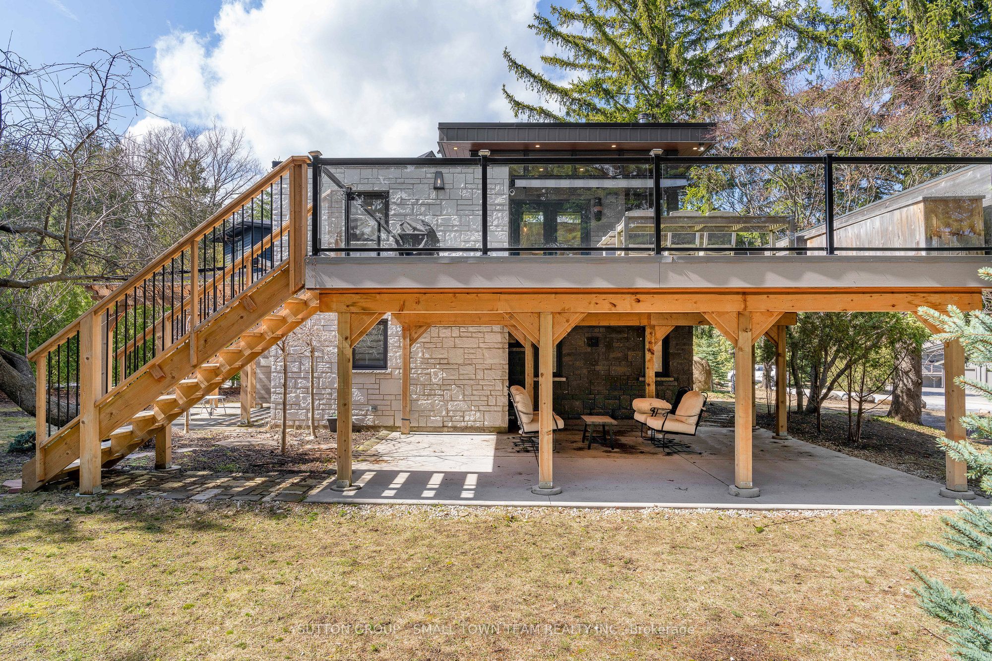 114 Lakeshore Road W Property Photo 14