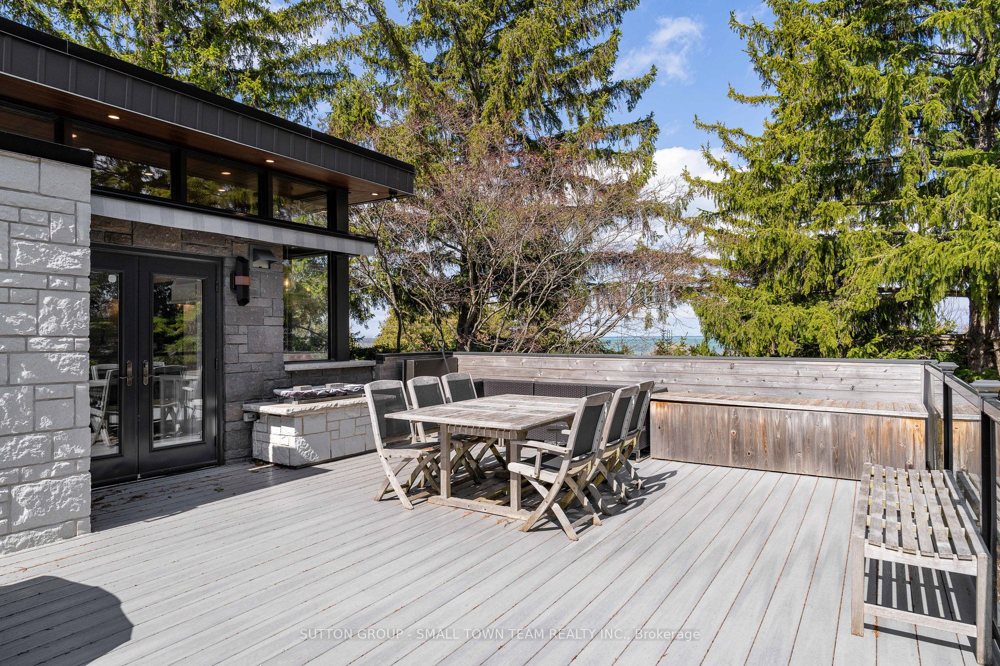114 Lakeshore Road W Property Photo 16