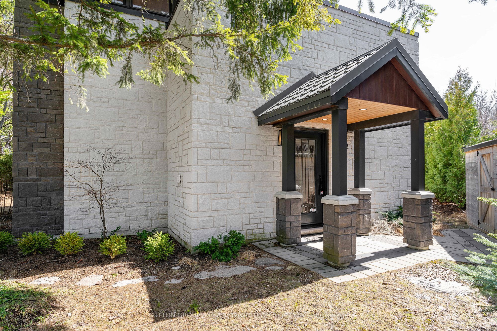 114 Lakeshore Road W Property Photo 21