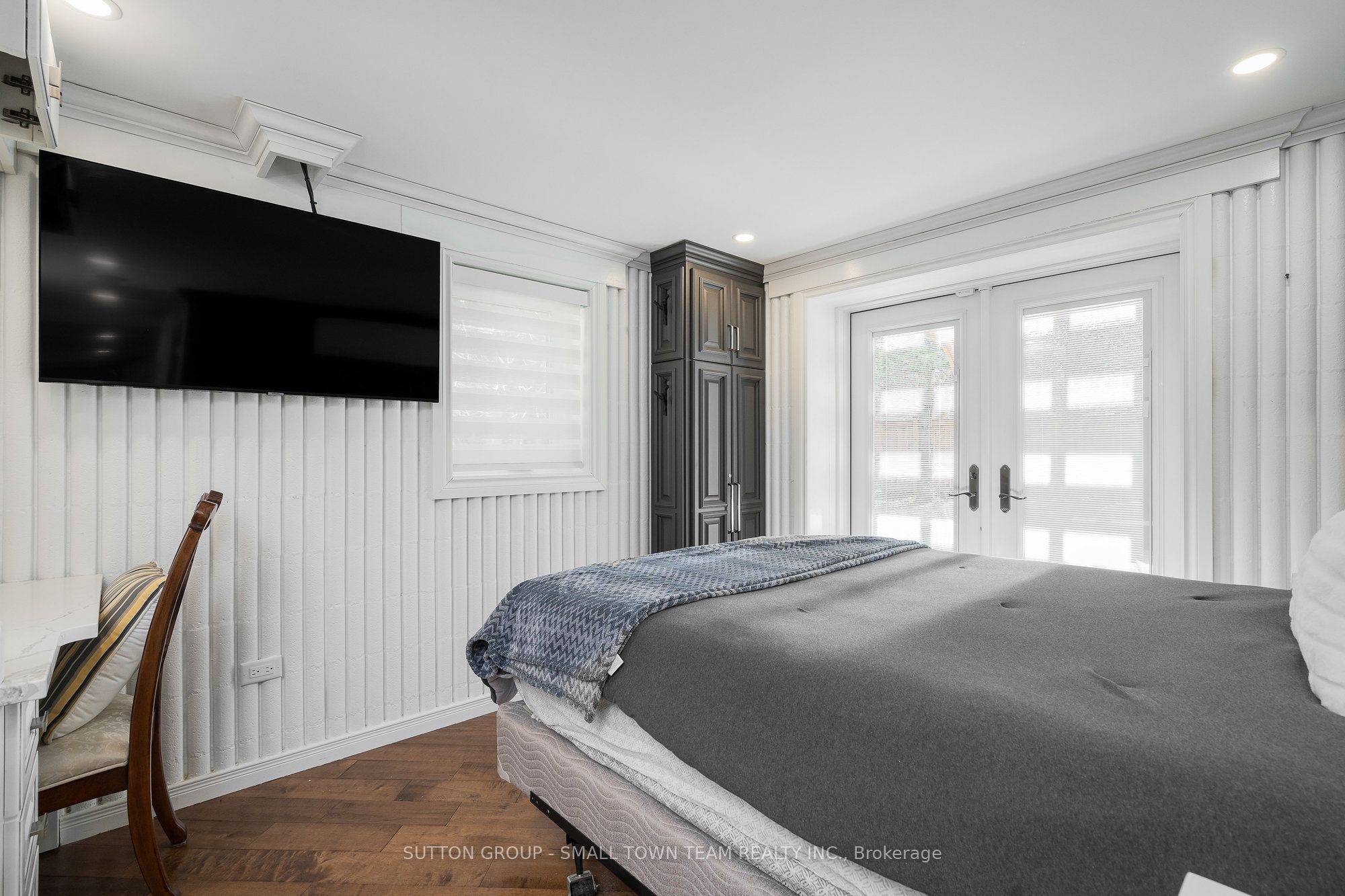 114 Lakeshore Road W Property Photo 24