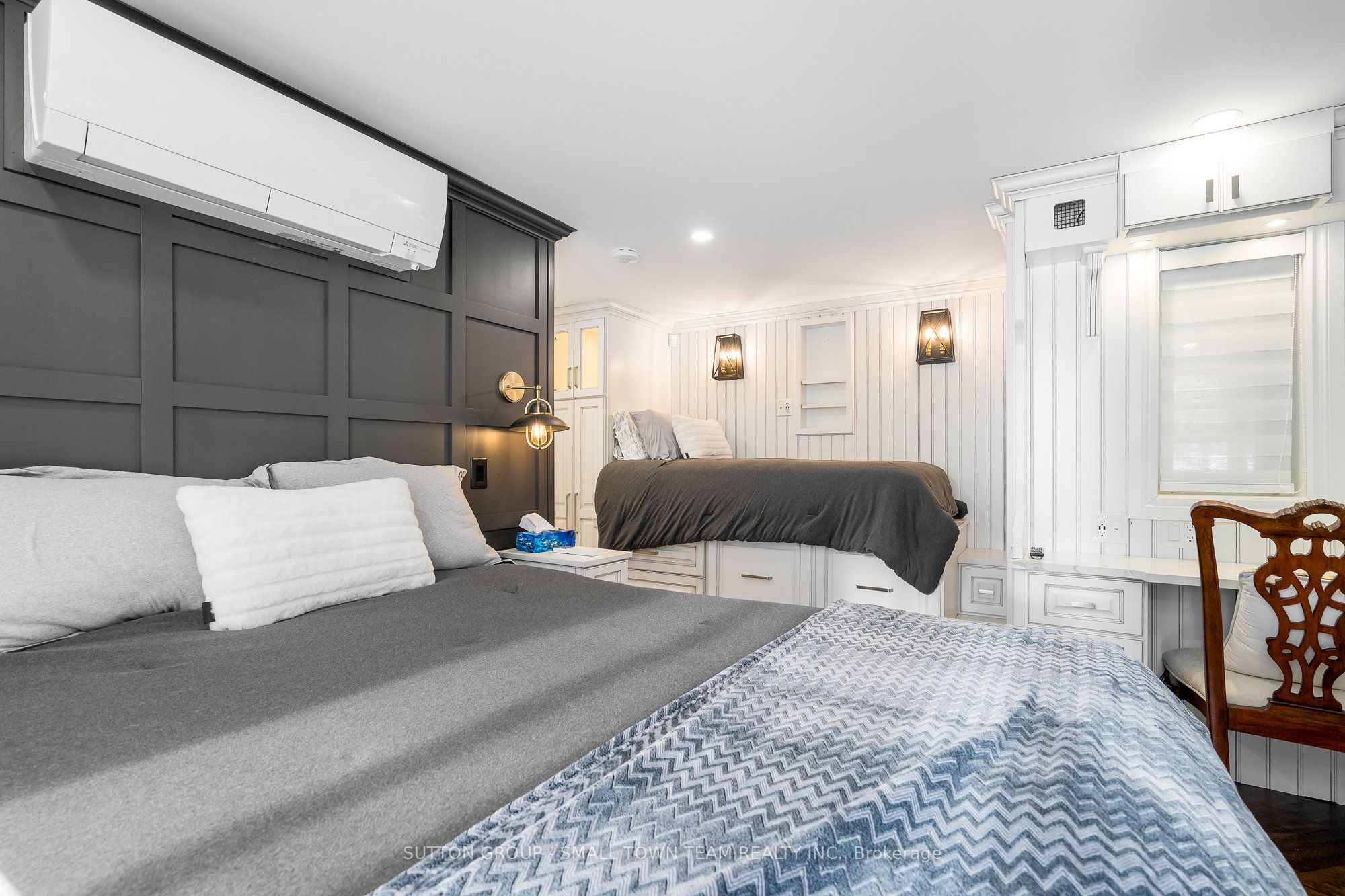 114 Lakeshore Road W Property Photo 26