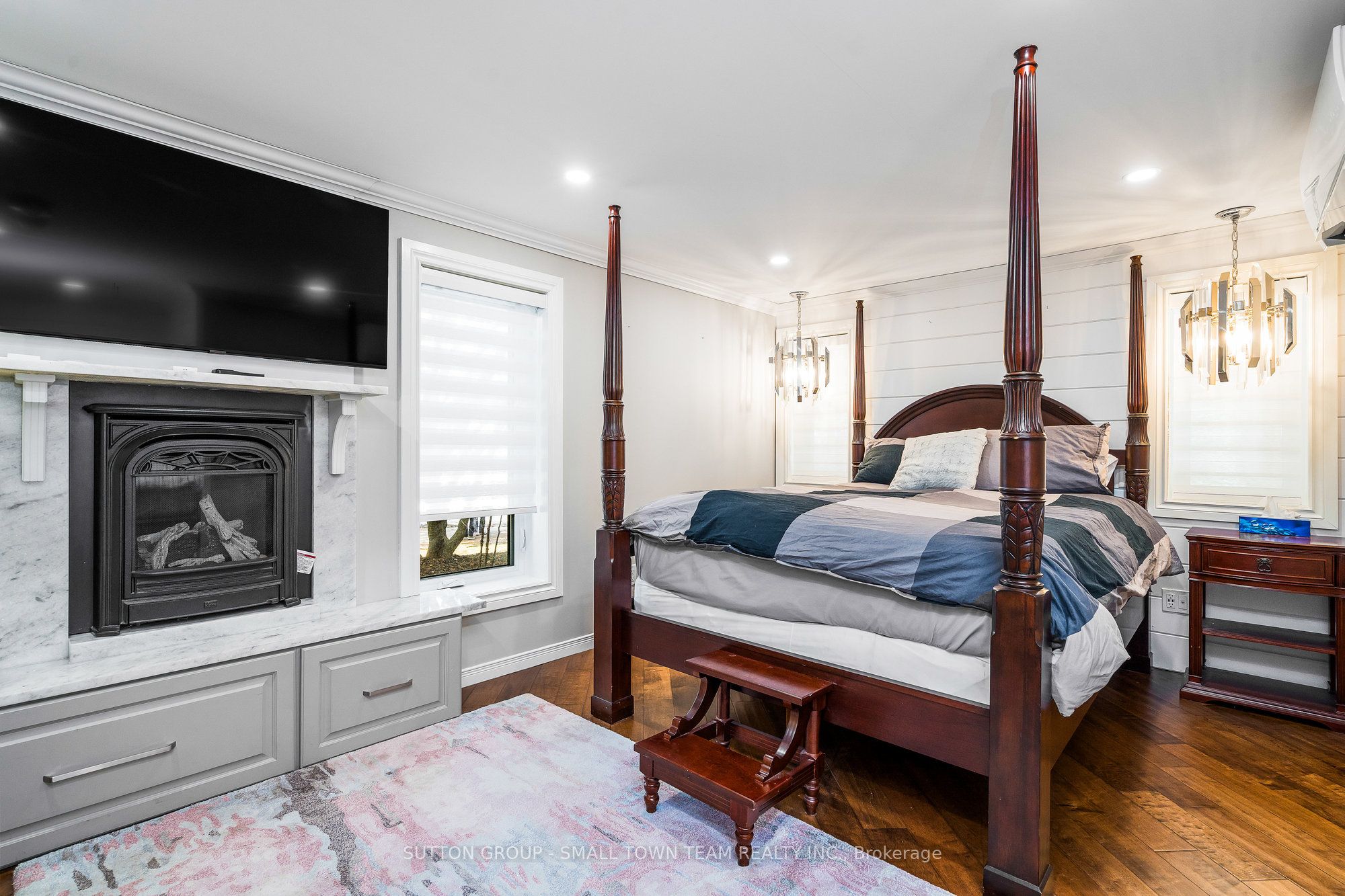 114 Lakeshore Road W Property Photo 29