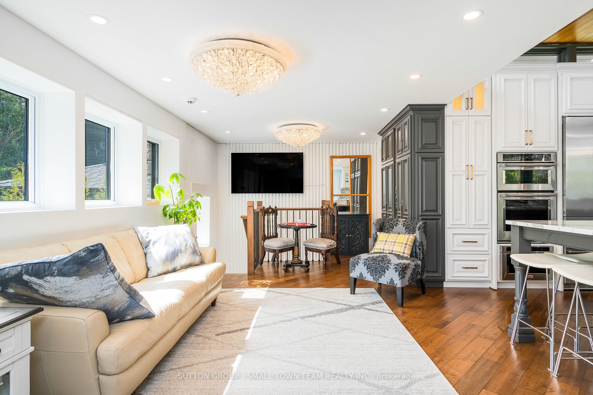 114 Lakeshore Road W Property Photo 34